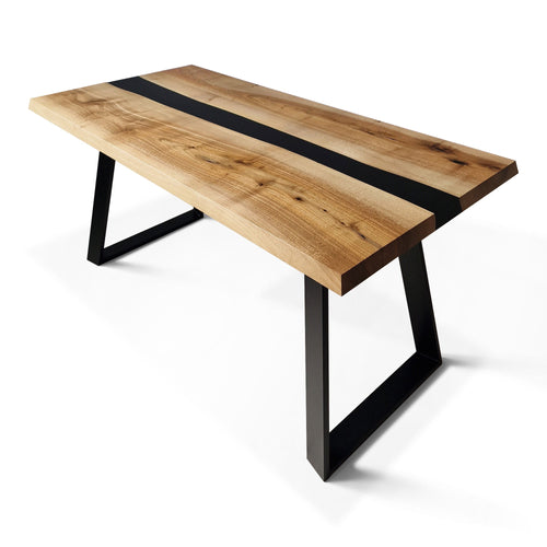 Table époxy noire - Succombez au charme de notre table époxy noire - avec piètement trapèze - L'alliance de l'orme et de la résine colorée en fait un véritable