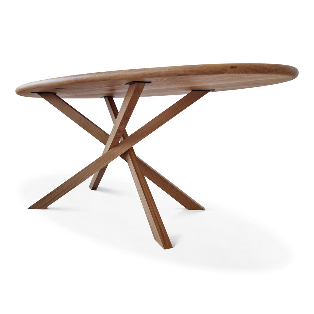 Table ovale - La table ovale en chêne allie harmonieusement élégance sculpturale et fonctionnalité pratique - Fabriquée en chêne massif - son caractère distinctif