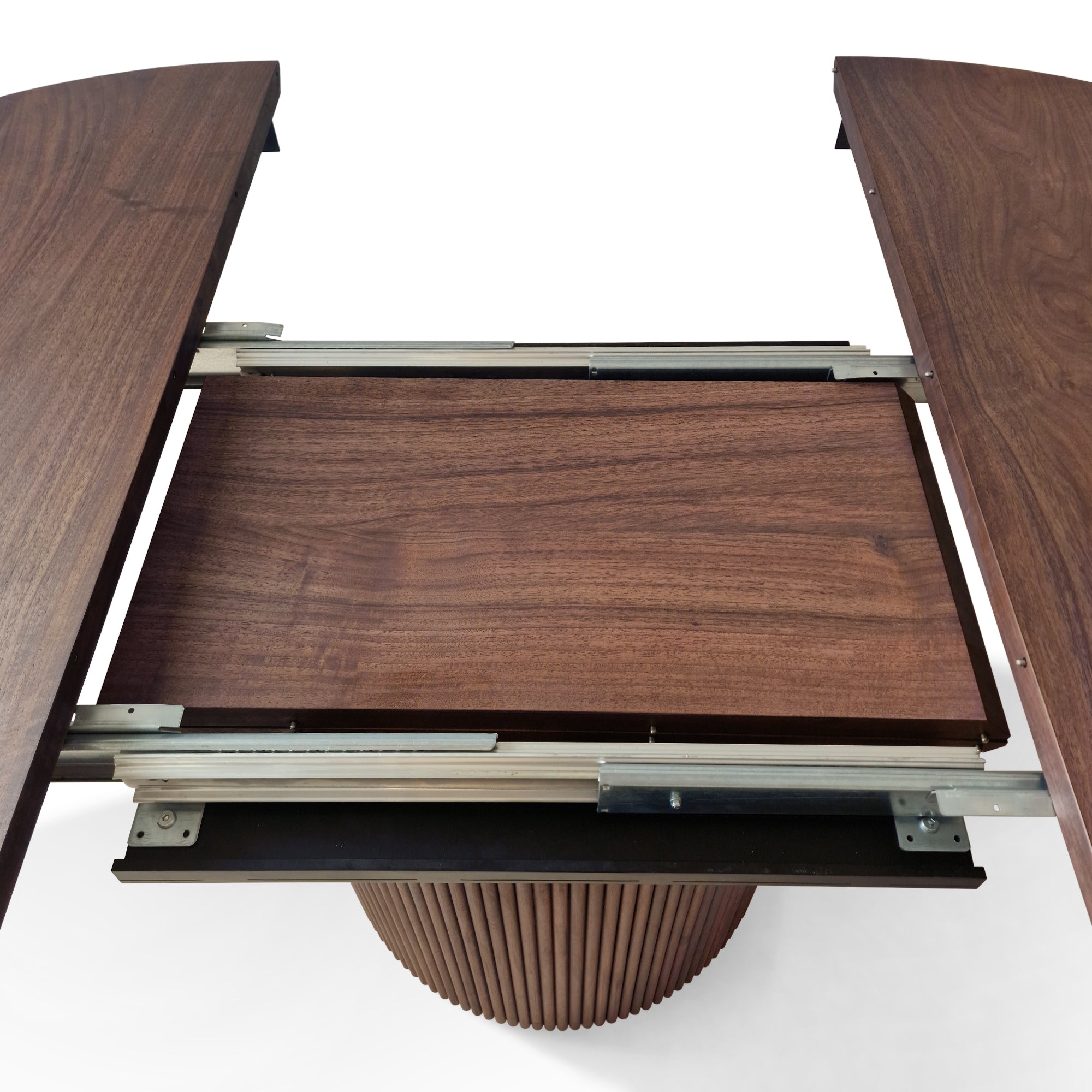 Table à manger ronde extensible en noyer couleur chocolat - avec plateau en noyer massif, en placage de noyer ou en chêne traité thermiquement - combine habilement