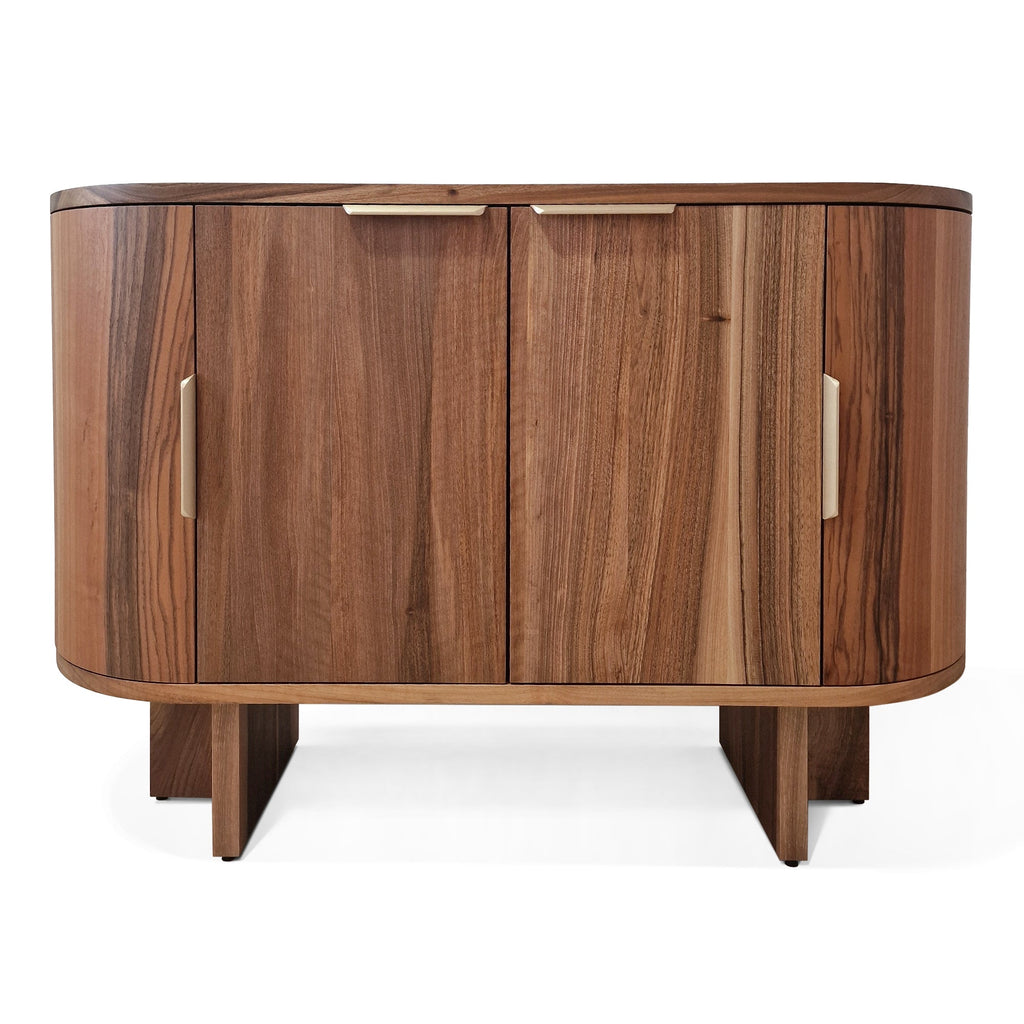 Buffet bas - un buffet bas épuré - fabriqué en noyer massif ou en chêne avec des bords lisses et arrondis en placage de chêne ou entièrement en placage de chêne pour une