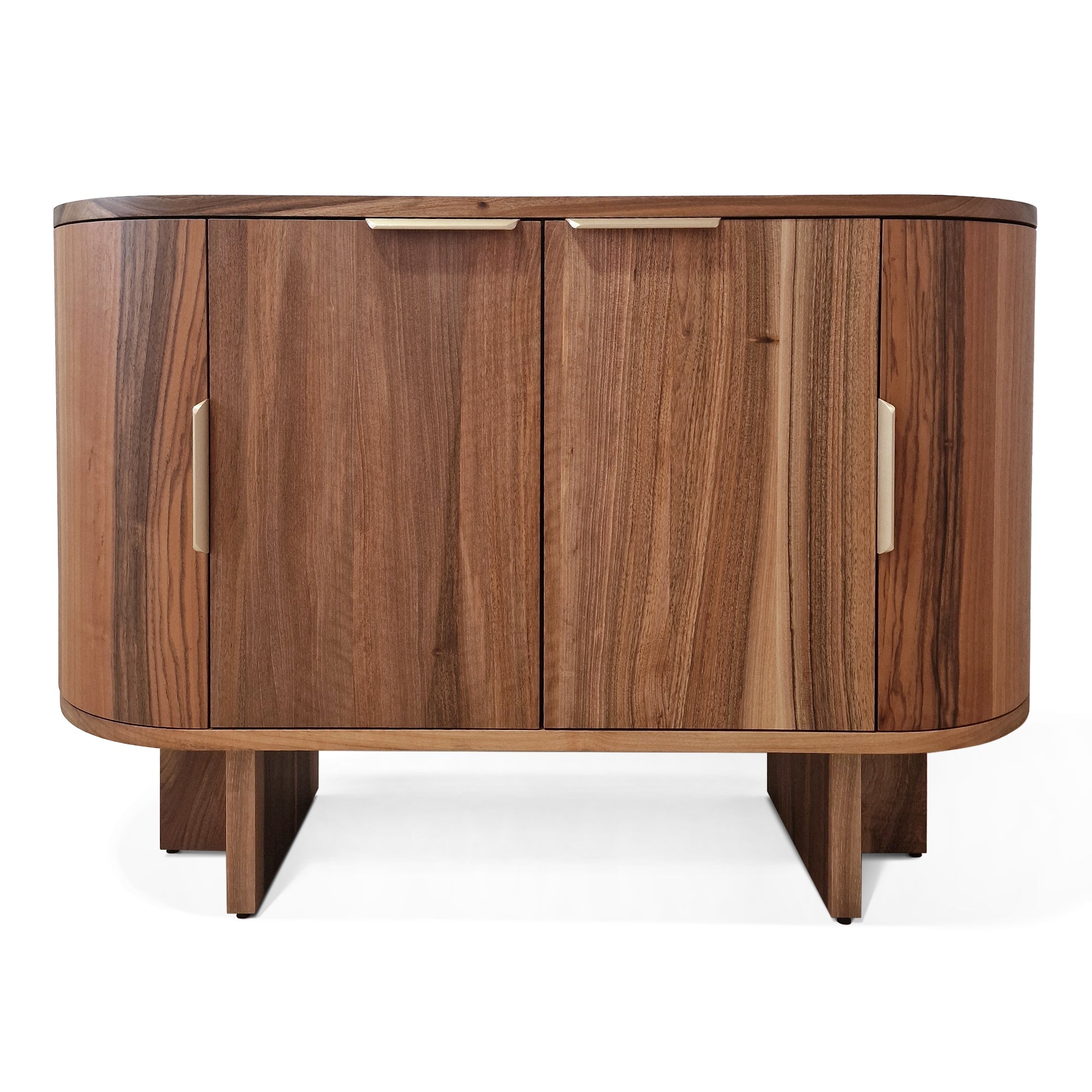 Buffet bas - un buffet bas épuré - fabriqué en noyer massif ou en chêne avec des bords lisses et arrondis en placage de chêne ou entièrement en placage de chêne pour une