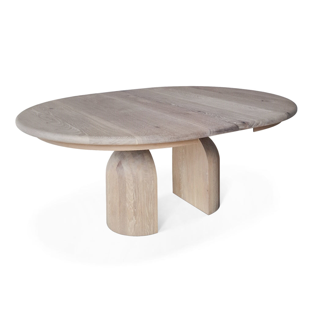 Table à manger ronde extensible en chêne - Plongez dans le mélange harmonieux de chaleur et de modernité avec notre table à manger ronde en chêne - rehaussée par des pieds ronds