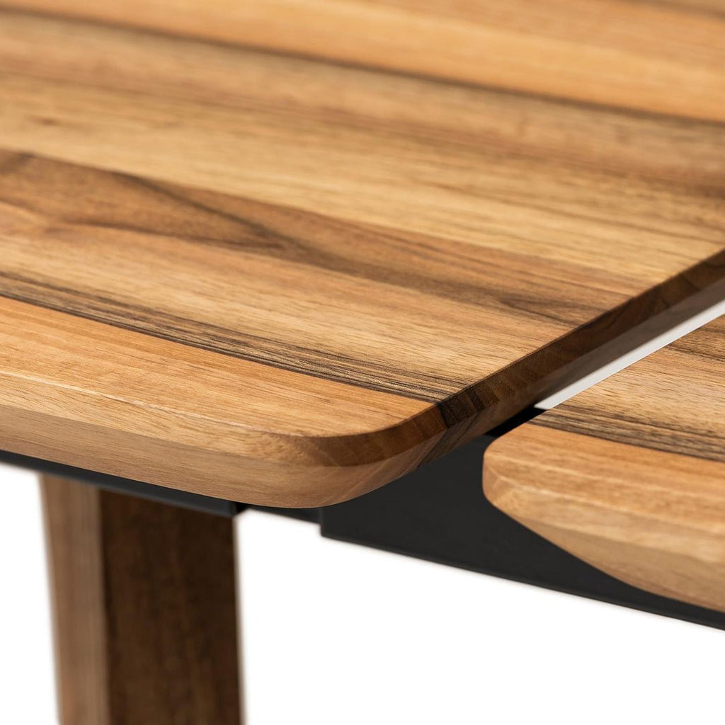 Table à manger extensible en noyer - Fabriquée en bois massif, notre table à manger extensible en noyer est un ajout magnifique à tout intérieur - Son plateau extensible