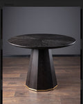 Table en Noyer - avec son placage en noyer américain traité thermiquement - allie avec brio la beauté naturelle du bois à un design épuré et moderne - Le