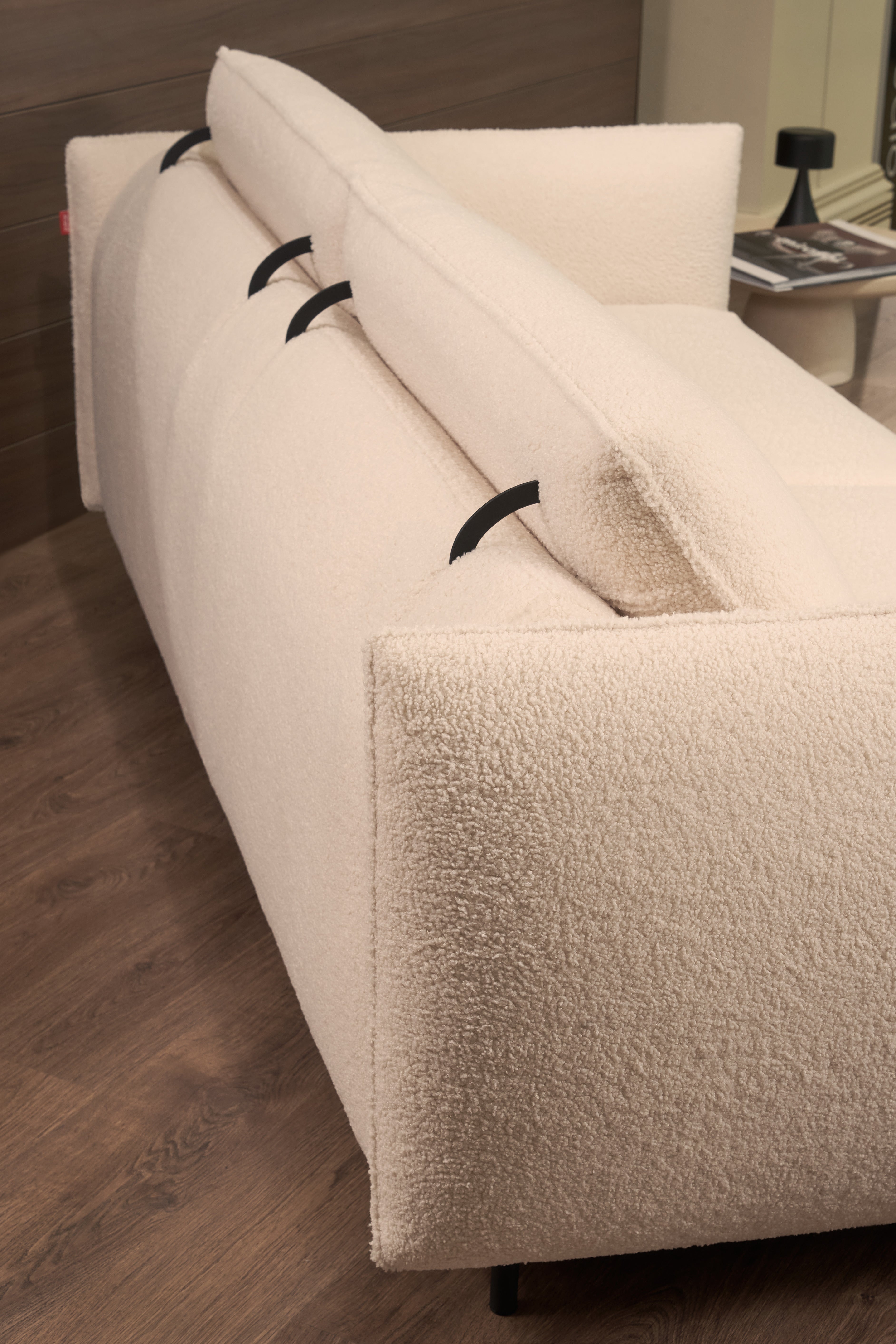 Canapé convertible - Découvrez le canapé convertible - un mélange parfait d'esthétique contemporaine et de luxe fonctionnel - Conçu pour s'intégrer harmonieusement dans tout intérieur moderne