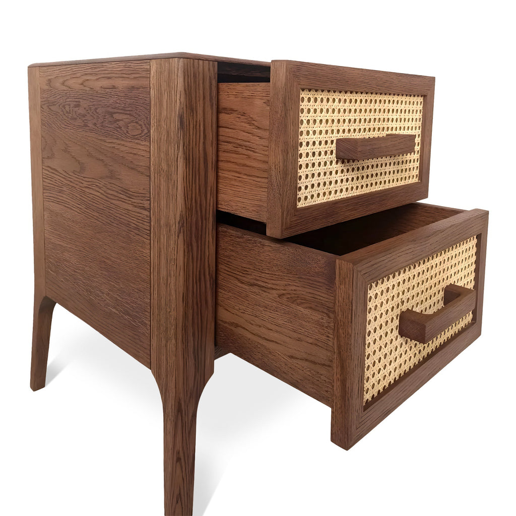 Ensemble de chevet - L'ensemble comprend deux tables de chevet et une console - fabriqués en chêne massif avec des éléments en rotin naturel - apportant une touche d'élégance et