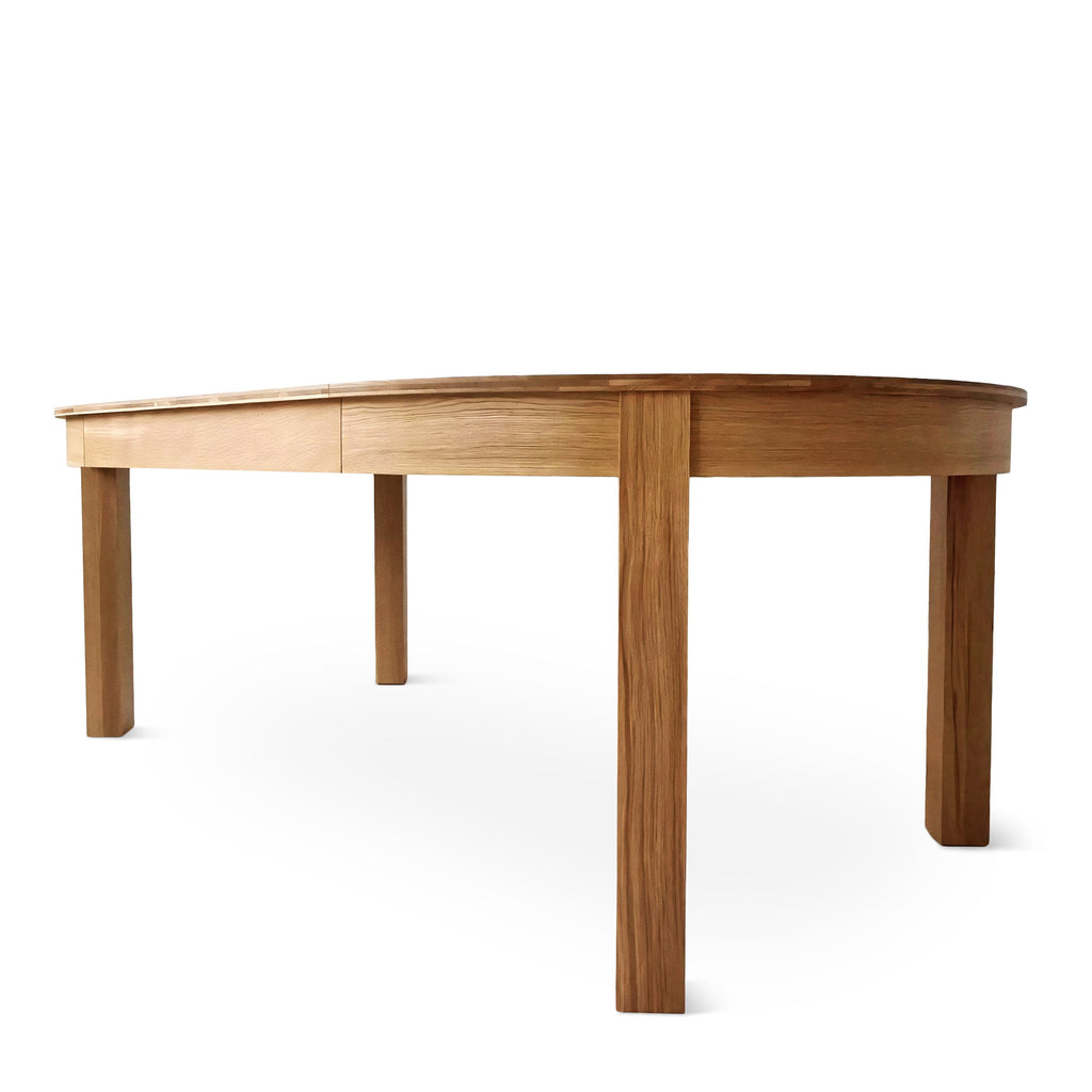 Table à rallonge avec rallonge intégrée - La table - fabriquée en chêne massif ou en placage - incarne le charme classique et la durabilité - Sa forme ronde