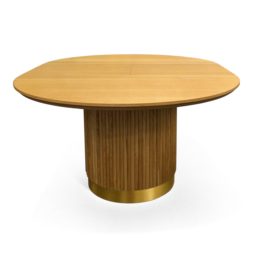 Table à manger ronde en chêne - table en placage de chêne - allie avec brio la beauté naturelle du bois à un design épuré et moderne - Le plateau de table rond arbore