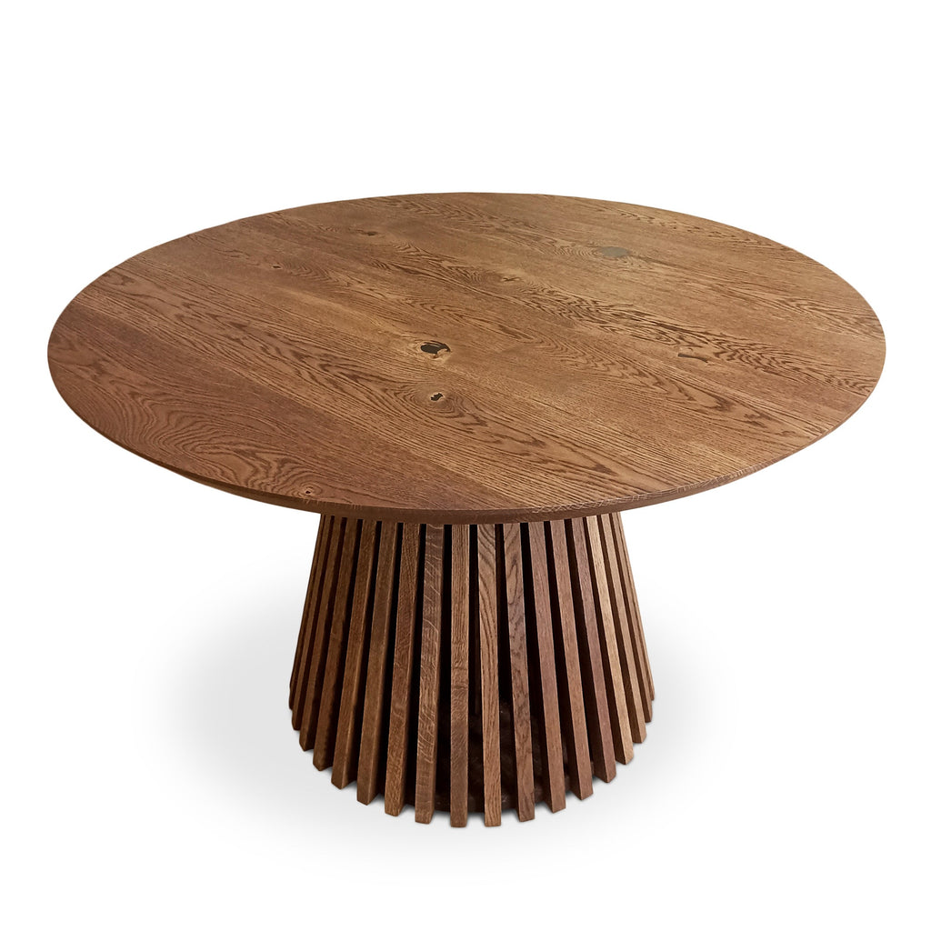 Table à manger ronde extensible en chêne chocolat - Découvrez notre table à manger ronde extensible fabriquée à la main en chêne chocolat avec pieds en tube - une