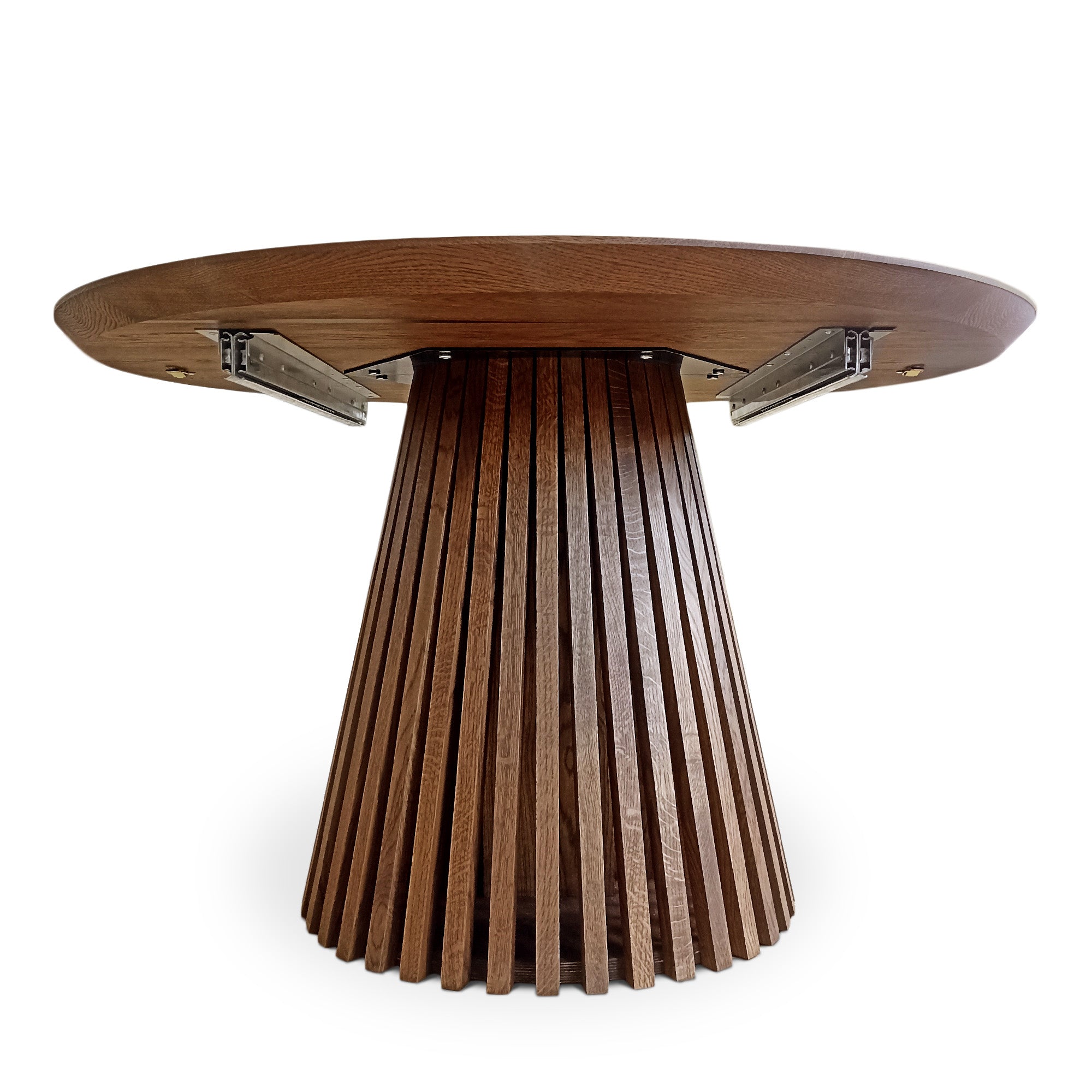 Table à manger ronde extensible en chêne chocolat - Découvrez notre table à manger ronde extensible fabriquée à la main en chêne chocolat avec pieds en tube - une