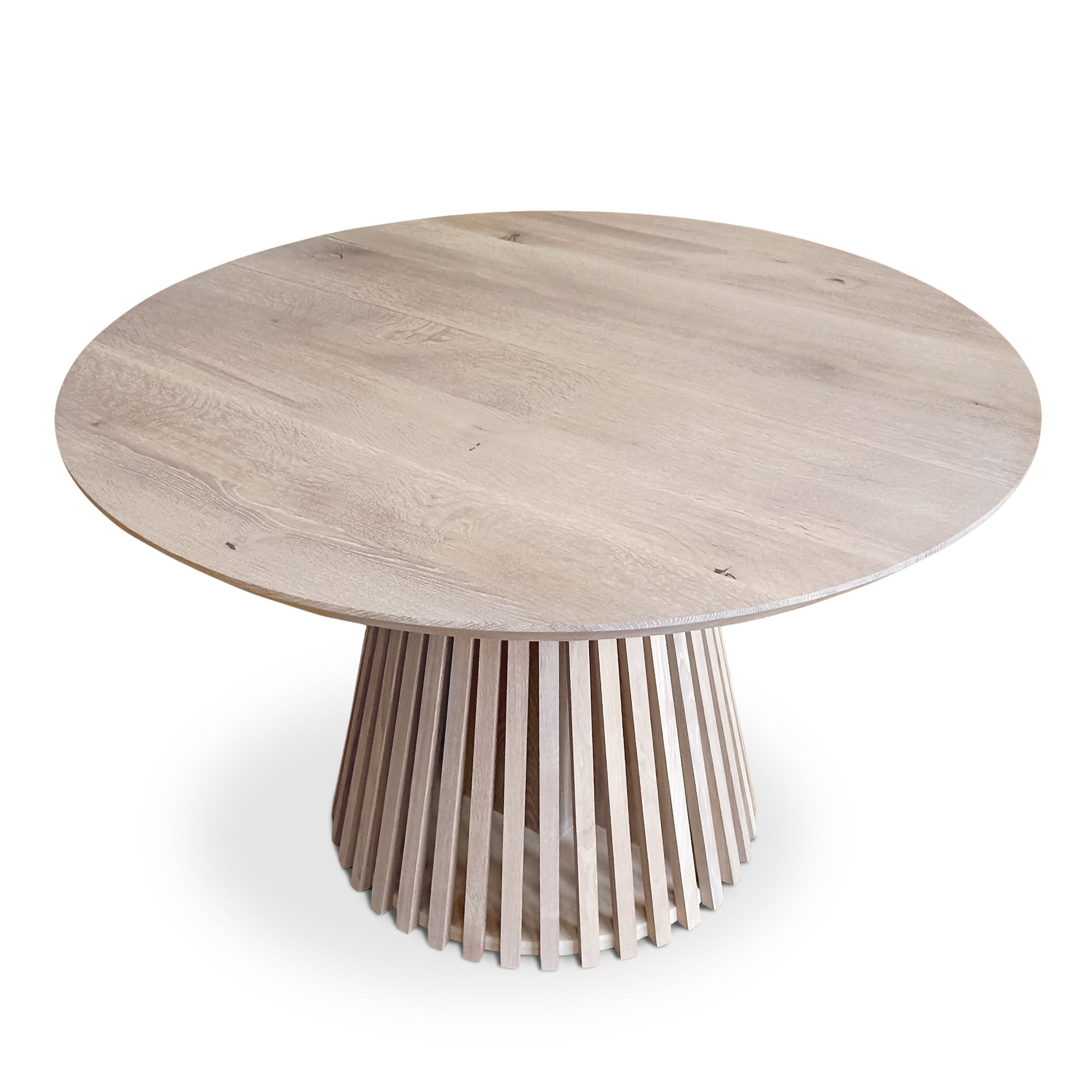 Table à manger ronde extensible en chêne Cotton - Découvrez notre table à manger ronde extensible fabriquée à la main en chêne Cotton avec des pieds tubulaires - une magnifique