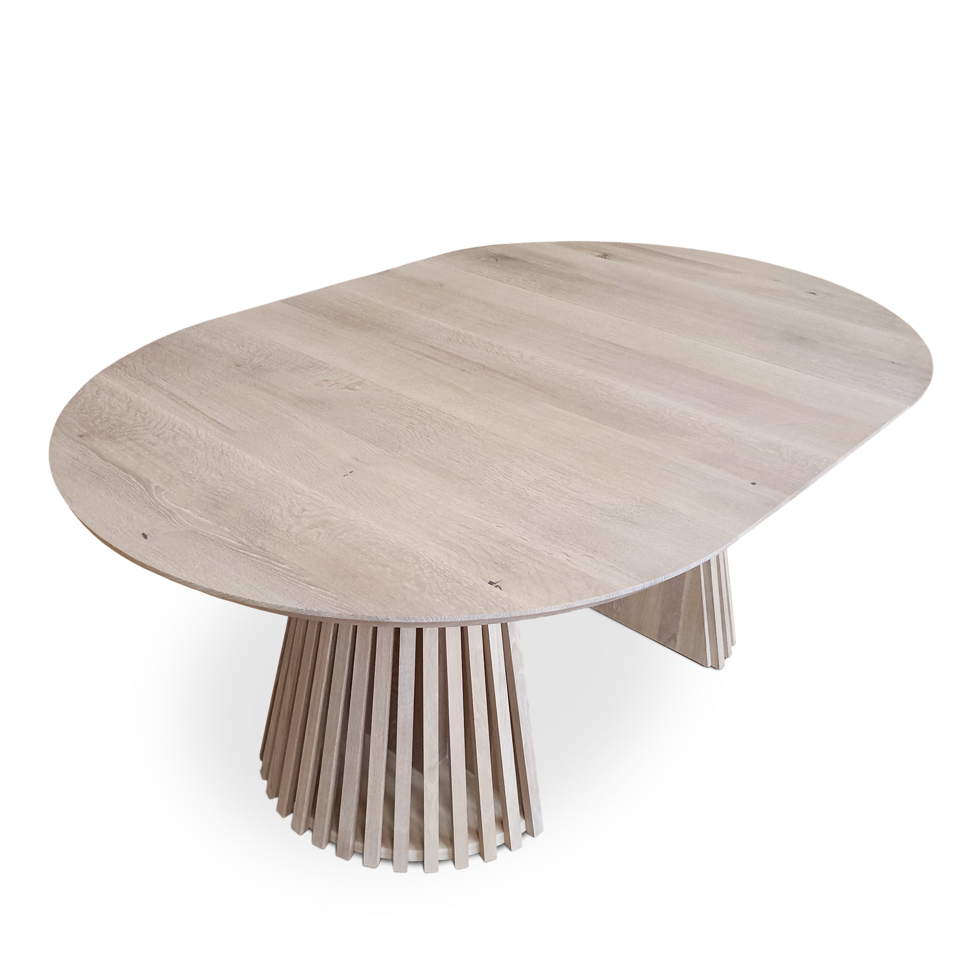 Table à manger ronde extensible en chêne Cotton - Découvrez notre table à manger ronde extensible fabriquée à la main en chêne Cotton avec des pieds tubulaires - une magnifique