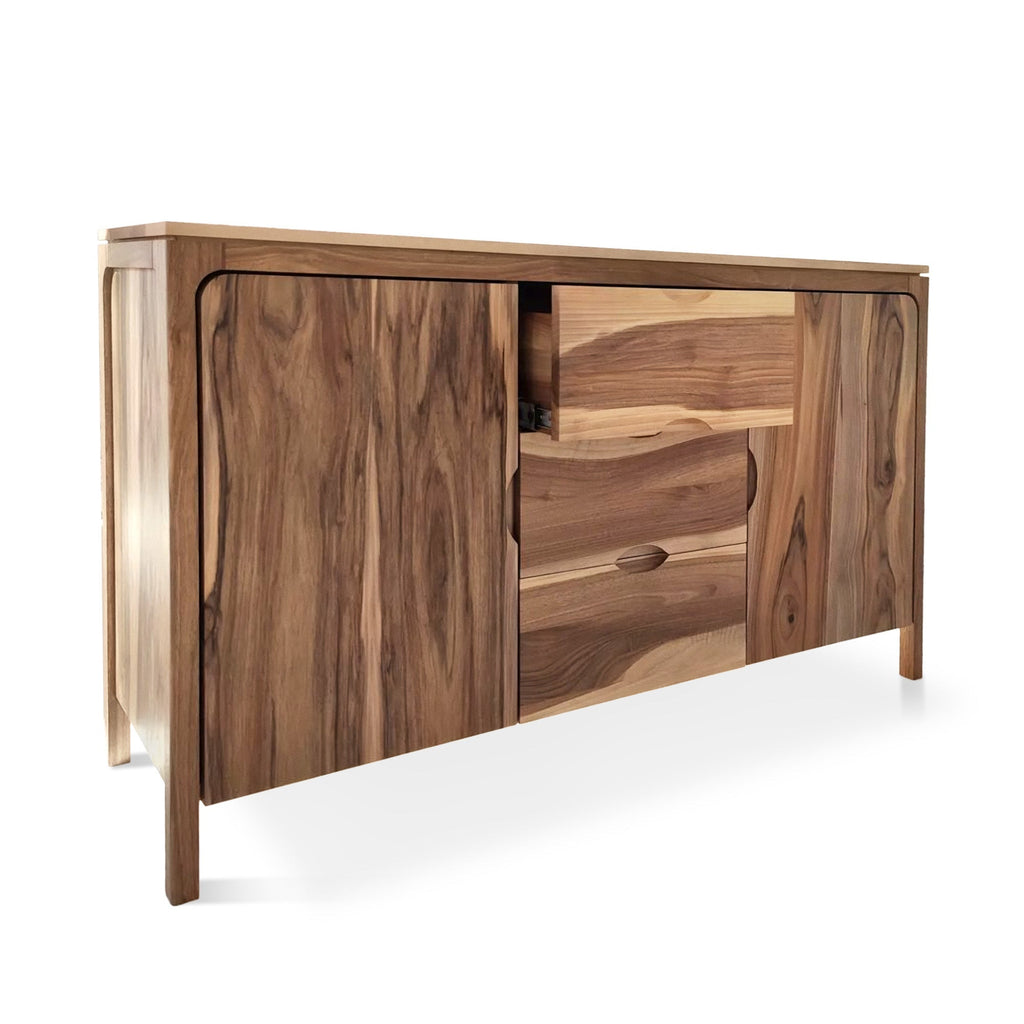 Buffet en noyer – Buffet en noyer massif fait sur mesure – finition à l'huile-cire dure Osmo mate – le buffet est non seulement magnifique, mais il est aussi