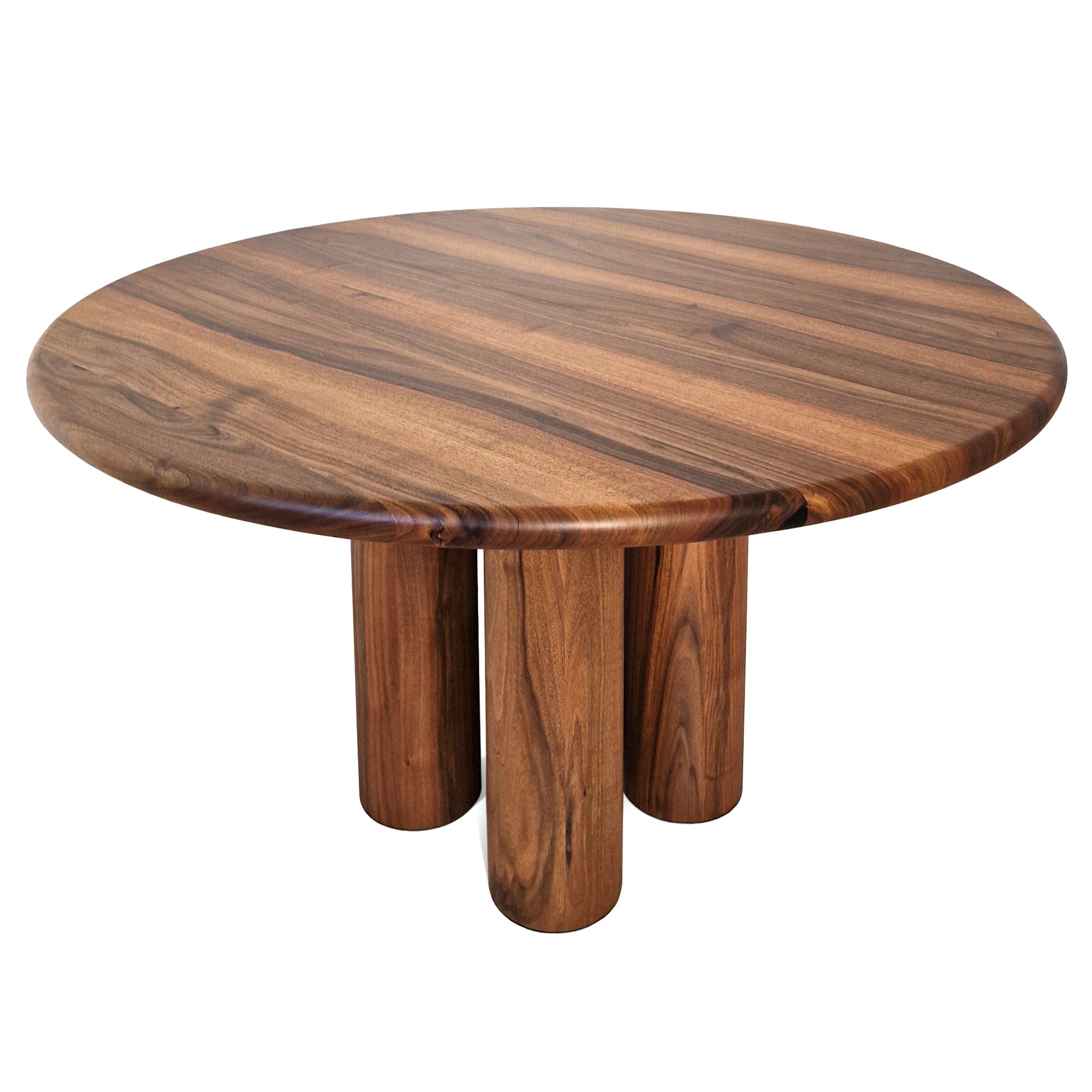 Table de salle à manger ronde extensible en noyer – Cette luxueuse table de salle à manger ronde – fabriquée à la main par des experts à partir de noyer européen massif de première qualité (teinte plus foncée de