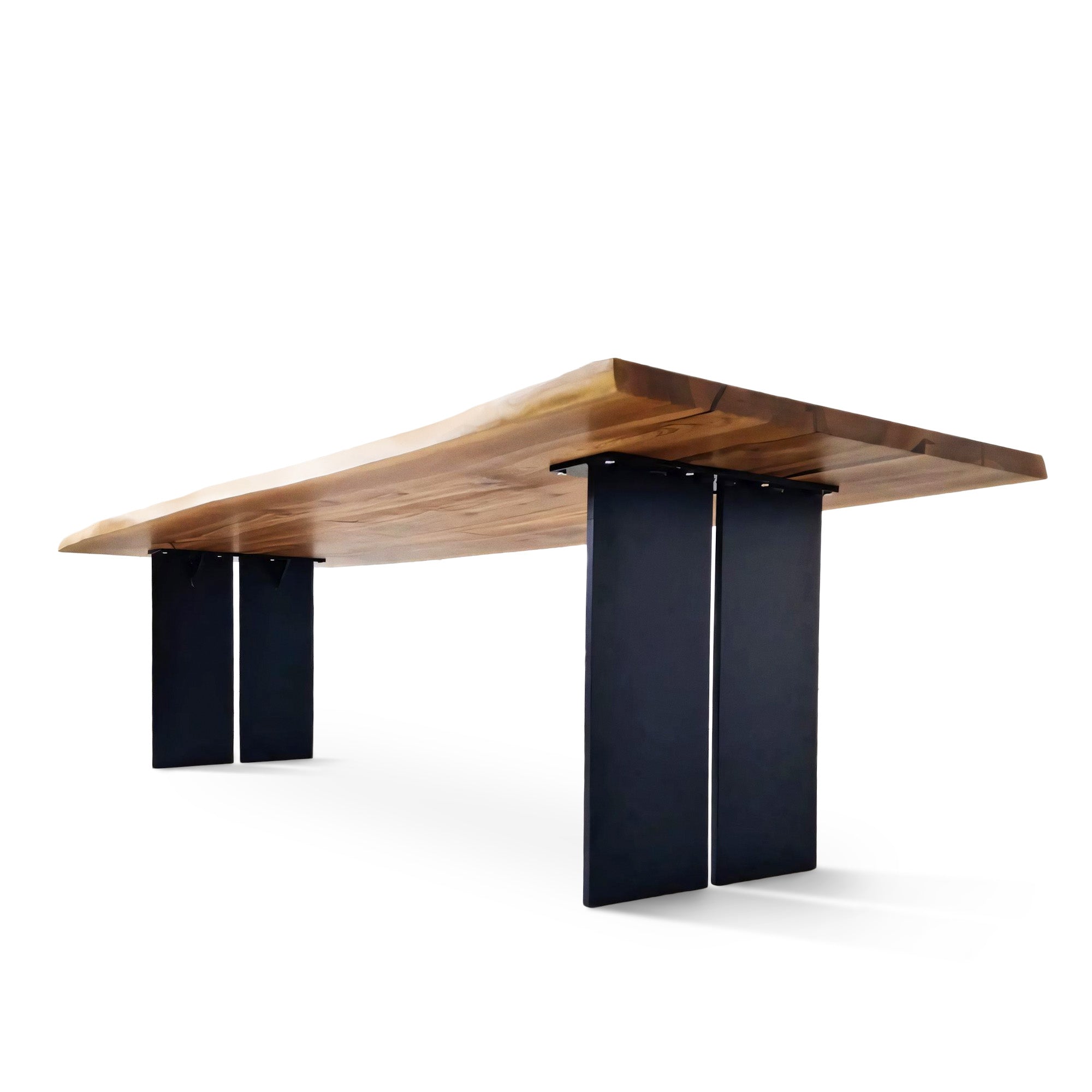 Table à manger extensible en noyer – Découvrez la table à manger Gwen en noyer massif – une pièce qui allie harmonieusement le charme serein de la vie rurale