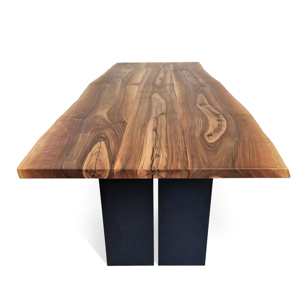 Table à manger extensible en noyer – Découvrez la table à manger Gwen en noyer massif – une pièce qui allie harmonieusement le charme serein de la vie rurale