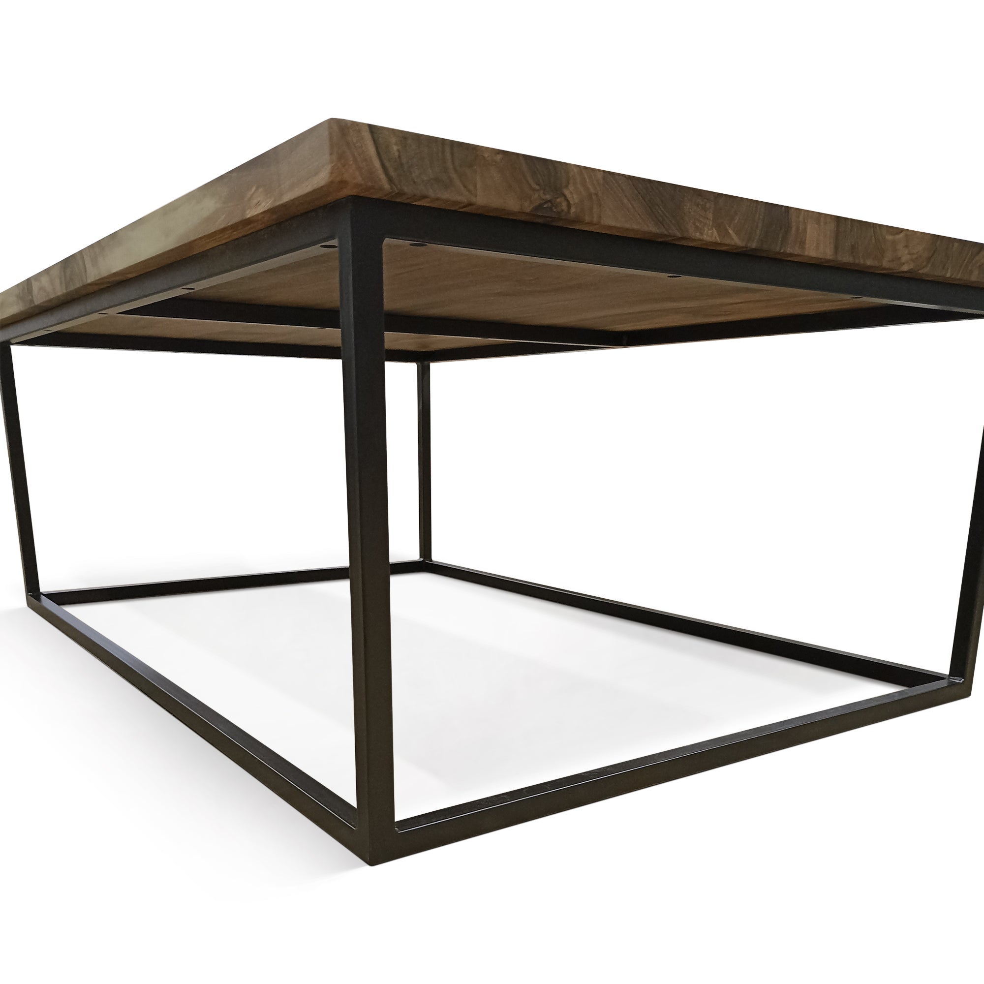 Table basse en noyer - Cette table basse en bois massif allie matériaux nobles et design contemporain - Son plateau en noyer fait sur mesure apporte un aspect naturel