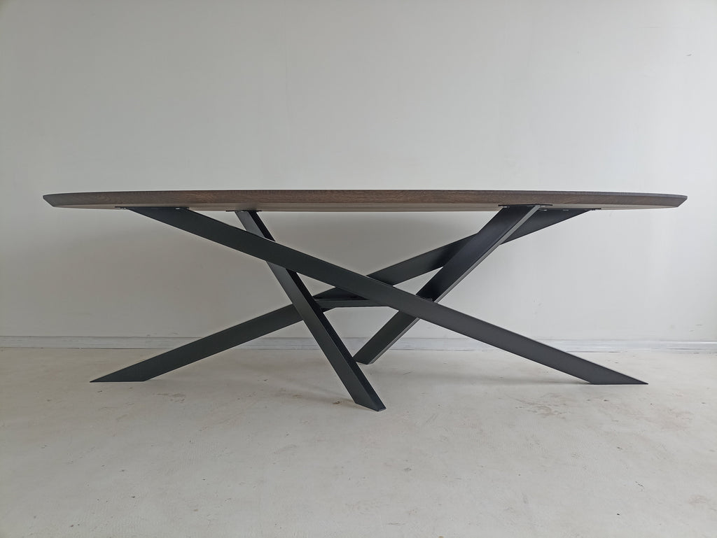 Table à manger ovale en chêne - Table à manger ovale en chêne La couleur de la table sur la photo est anthracite - la table est disponible en 4 couleurs différentes Le