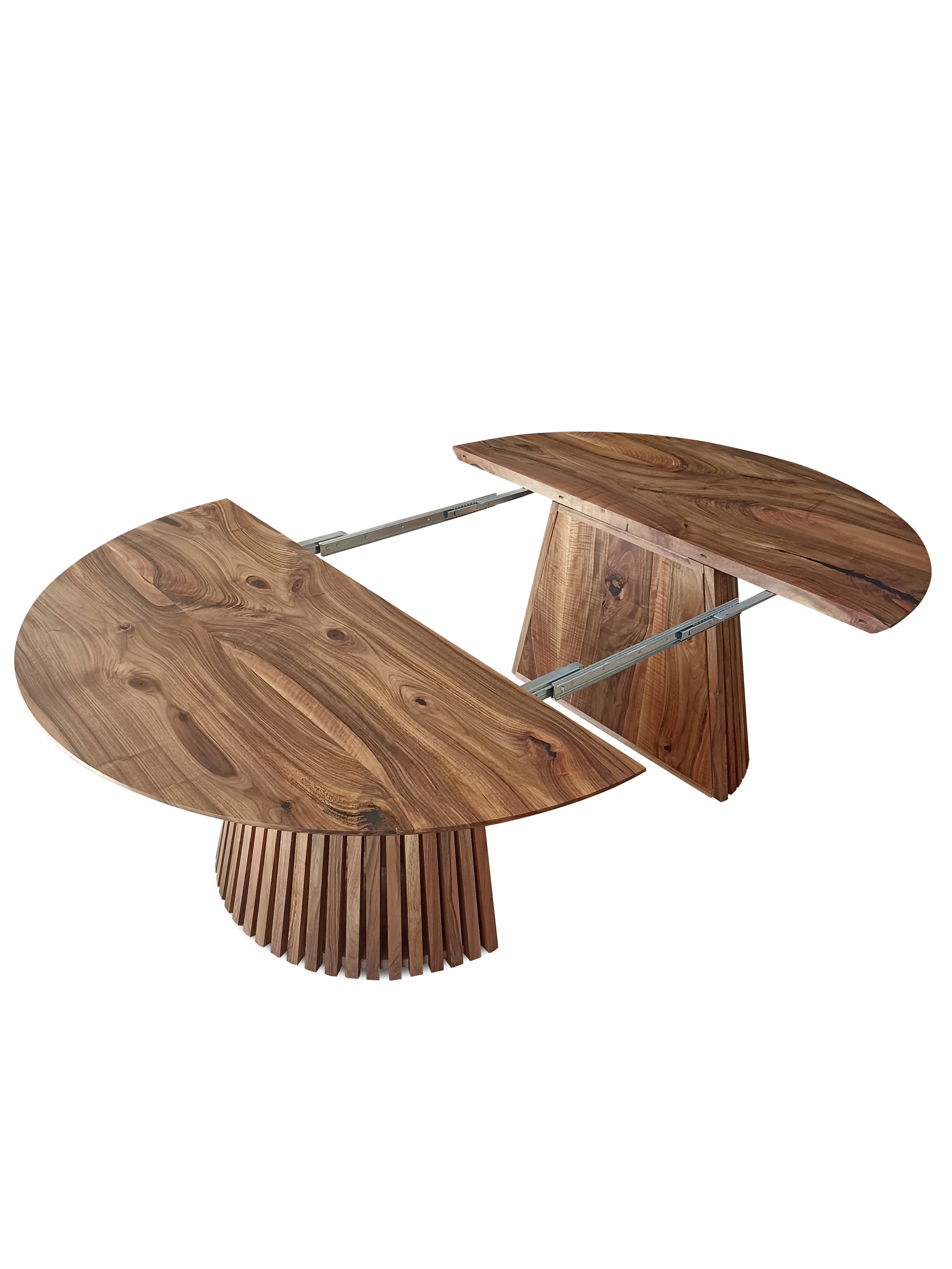 Table à manger ronde extensible en noyer – Découvrez notre table à manger ronde extensible en noyer fabriquée à la main avec pieds en tube – un ajout magnifique à toute