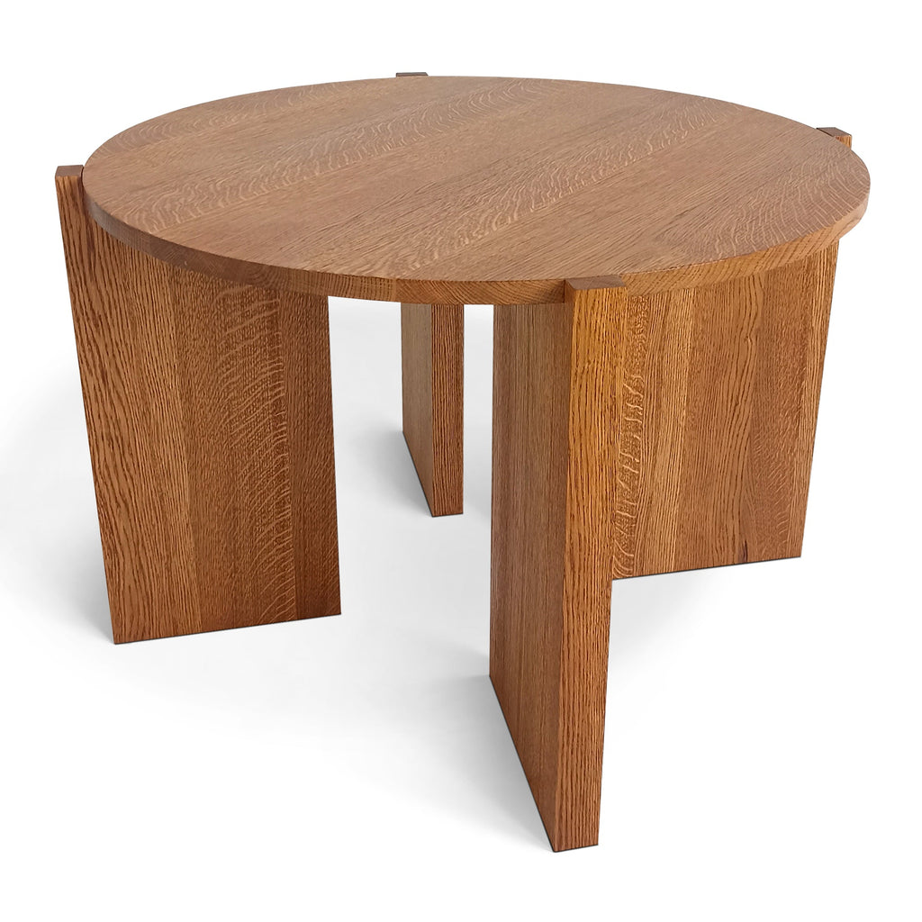 Table basse en chêne - La table basse en chêne présente un design minimaliste Japandi - fabriquée en chêne naturel avec un plateau rond et lisse de 2 cm d'épaisseur