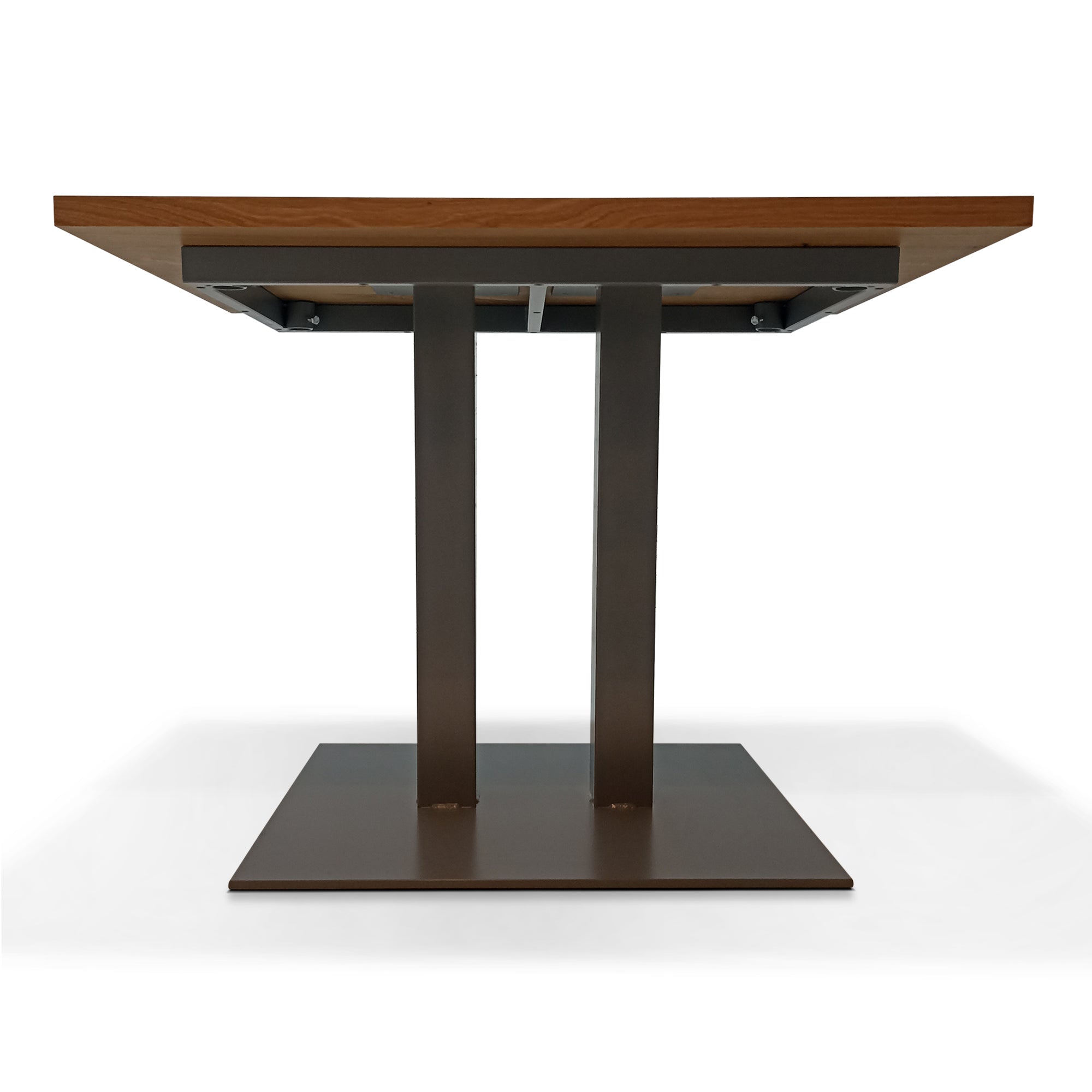 Table de salle à manger sur pied – VEUILLEZ NOUS CONTACTER PAR COURRIEL POUR UN DEVIS. La table de salle à manger/bar allie élégance et fonctionnalité grâce à son plateau en chêne ultra-durable.