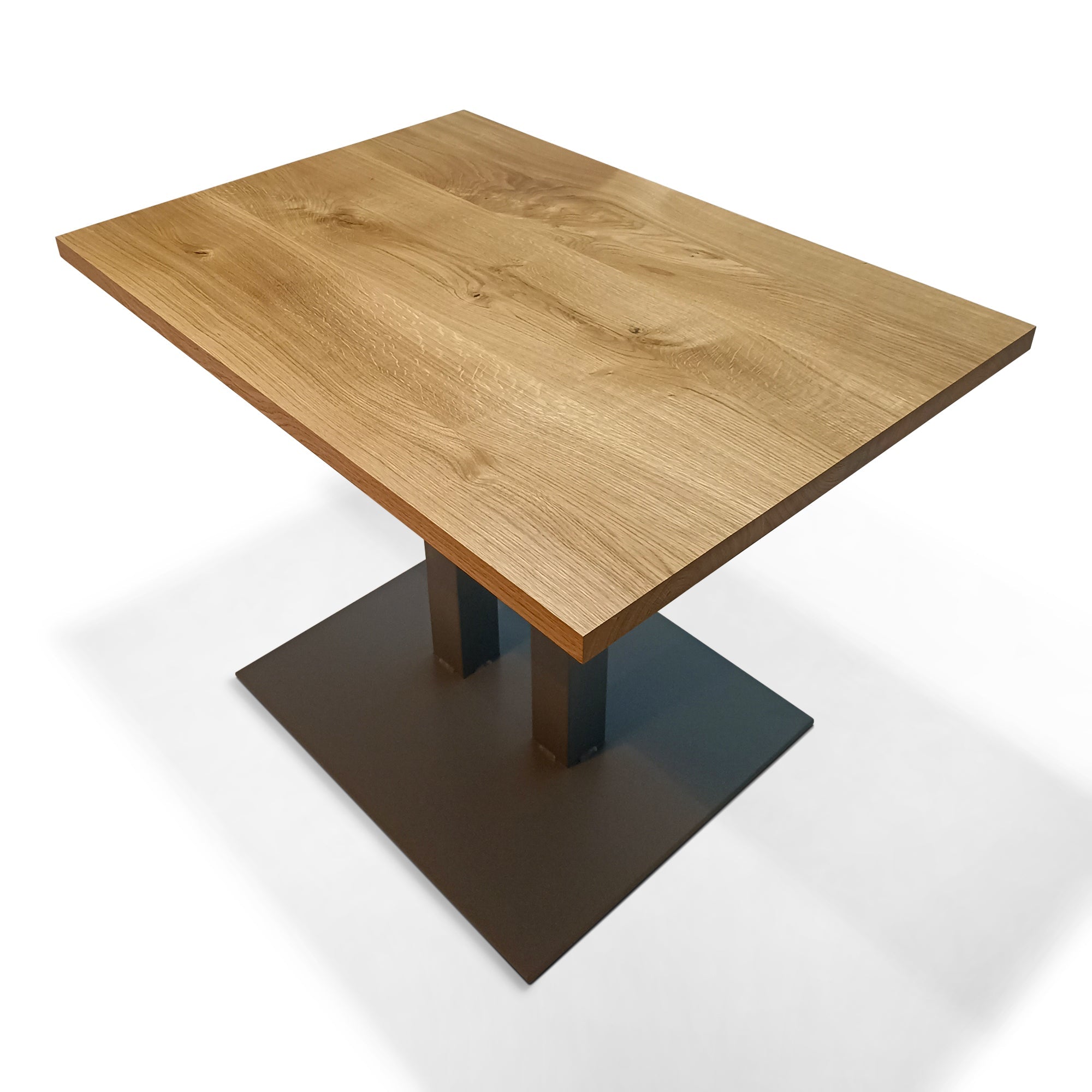 Table de salle à manger sur pied – VEUILLEZ NOUS CONTACTER PAR COURRIEL POUR UN DEVIS. La table de salle à manger/bar allie élégance et fonctionnalité grâce à son plateau en chêne ultra-durable.