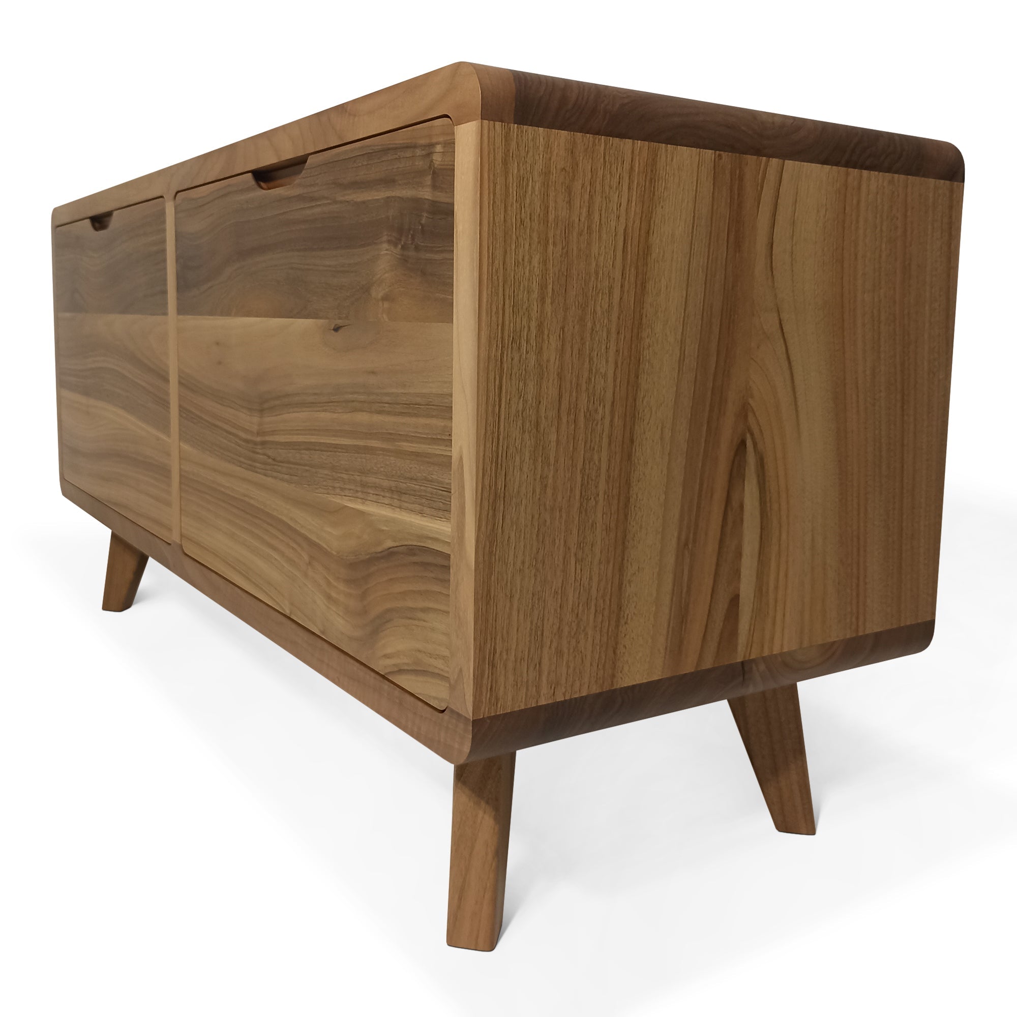 Buffet en noyer - Le buffet en noyer est une pièce élégante et raffinée - Il présente une finition à l'huile Osmo riche et chaleureuse qui met en valeur le grain naturel du bois