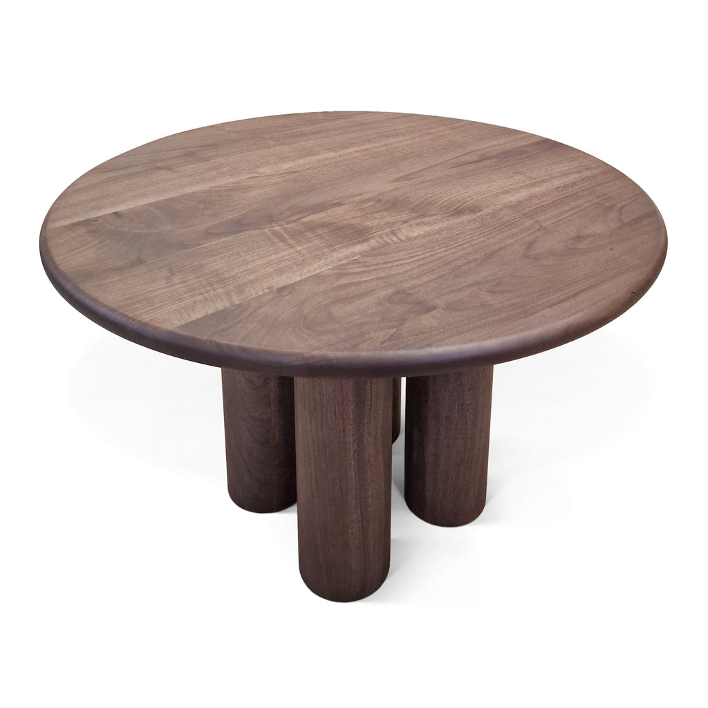 Table à manger ronde extensible en noyer chocolat - Cette luxueuse table à manger ronde - fabriquée à la main par des experts à partir de noyer européen massif de première qualité