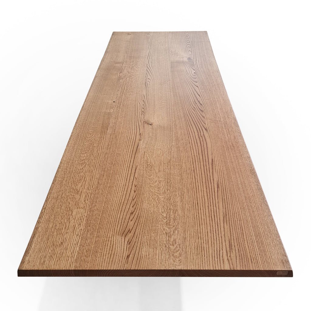 Table à Manger Extensible en Chêne Massif - Voici la table à manger extensible en chêne – fabriquée en bois massif – une pièce qui allie harmonieusement la sérénité