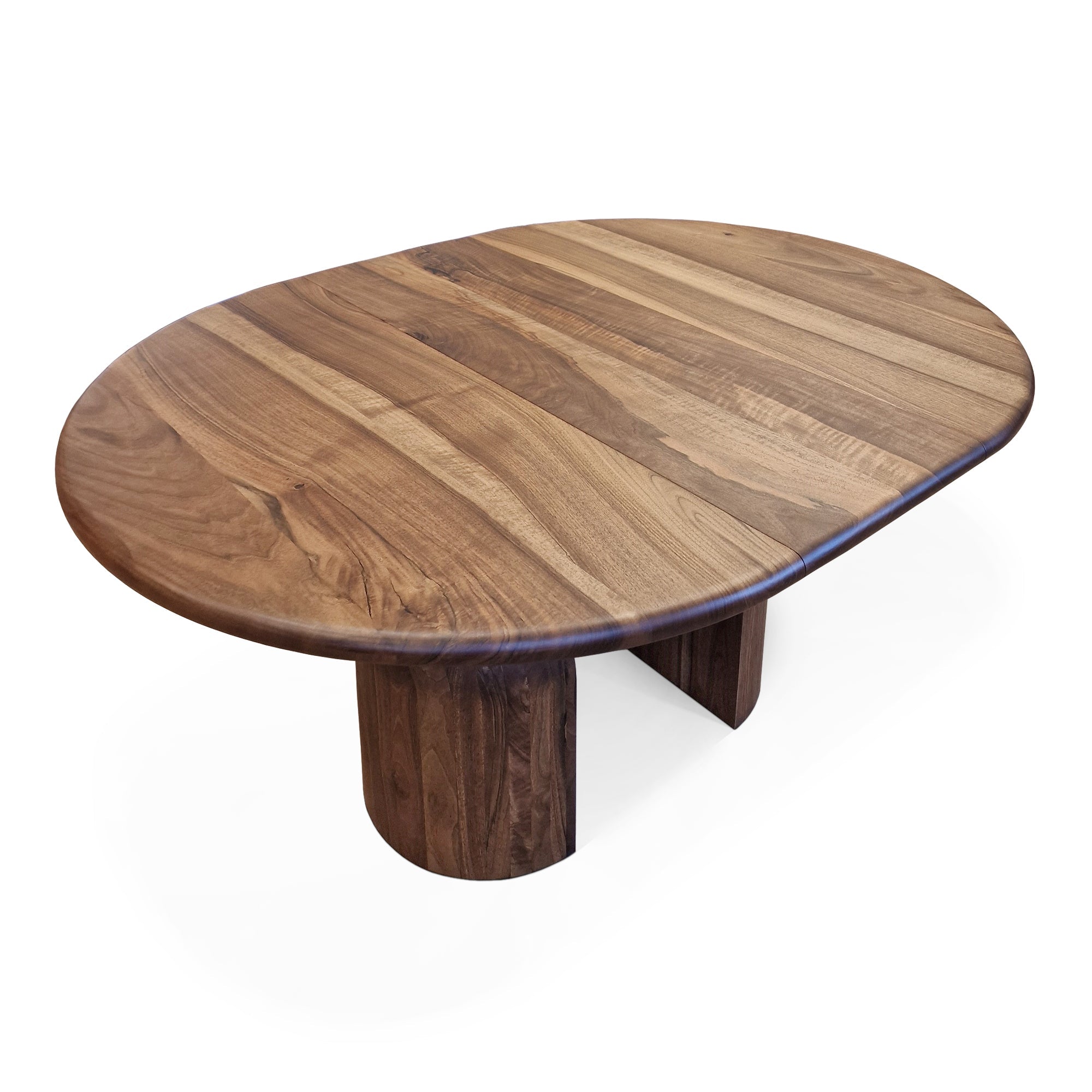 Table à Manger Ronde Extensible en Noyer - Cette luxueuse table à manger ronde – fabriquée à la main avec expertise à partir de noyer massif européen de première qualité – incarne