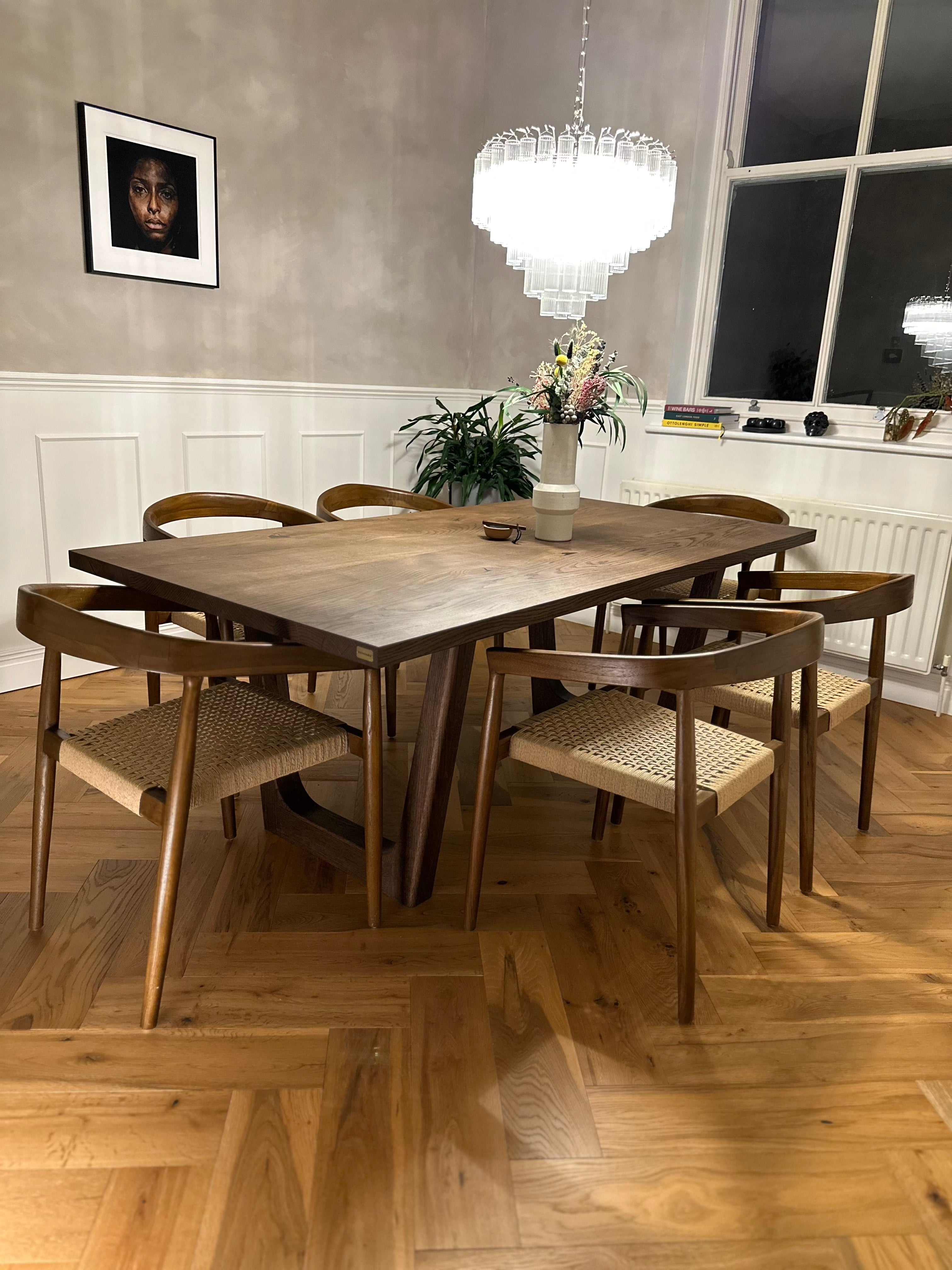Table à manger extensible en chêne – Fabriquée à la main en bois massif – La table à manger extensible en chêne massif est un ajout magnifique à toute maison – Son plateau extensible