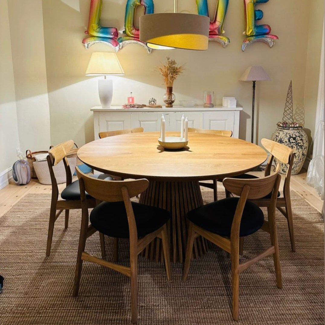 Table à manger ronde extensible en chêne - Découvrez notre table à manger ronde extensible en chêne fabriquée à la main avec des pieds en tubes - un ajout magnifique à toute maison