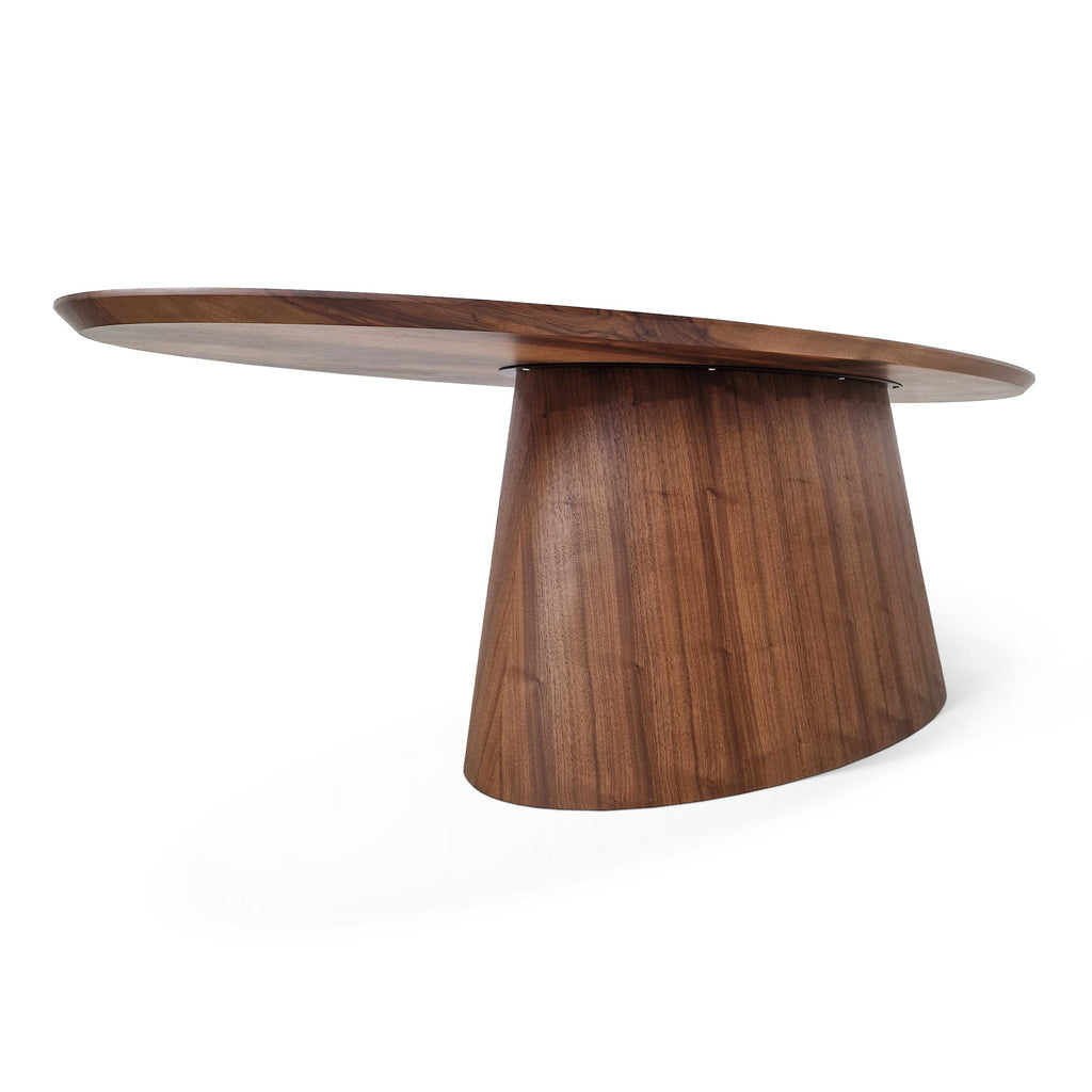 Table ovale en noyer - Voici notre table à manger ronde en chêne fabriquée à la main - un ajout splendide à toute maison - Fabriquée en bois massif, cette table combine