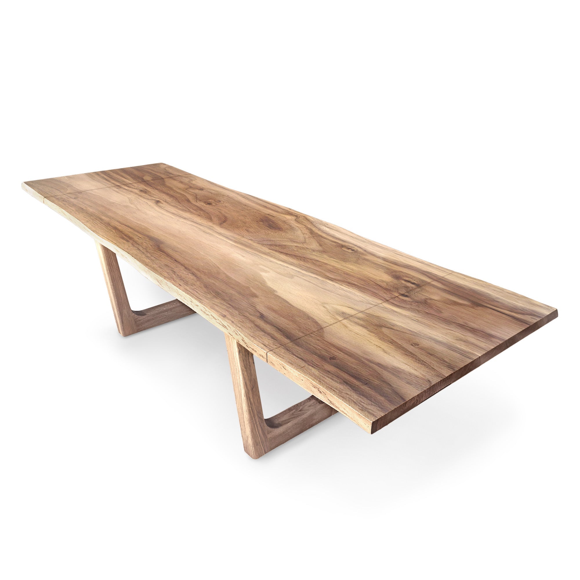 Table à manger extensible en noyer – Fabriquée à la main à partir de bois massif – cette exquise table à manger extensible en noyer naturel apportera une touche d'élégance à n'importe quel