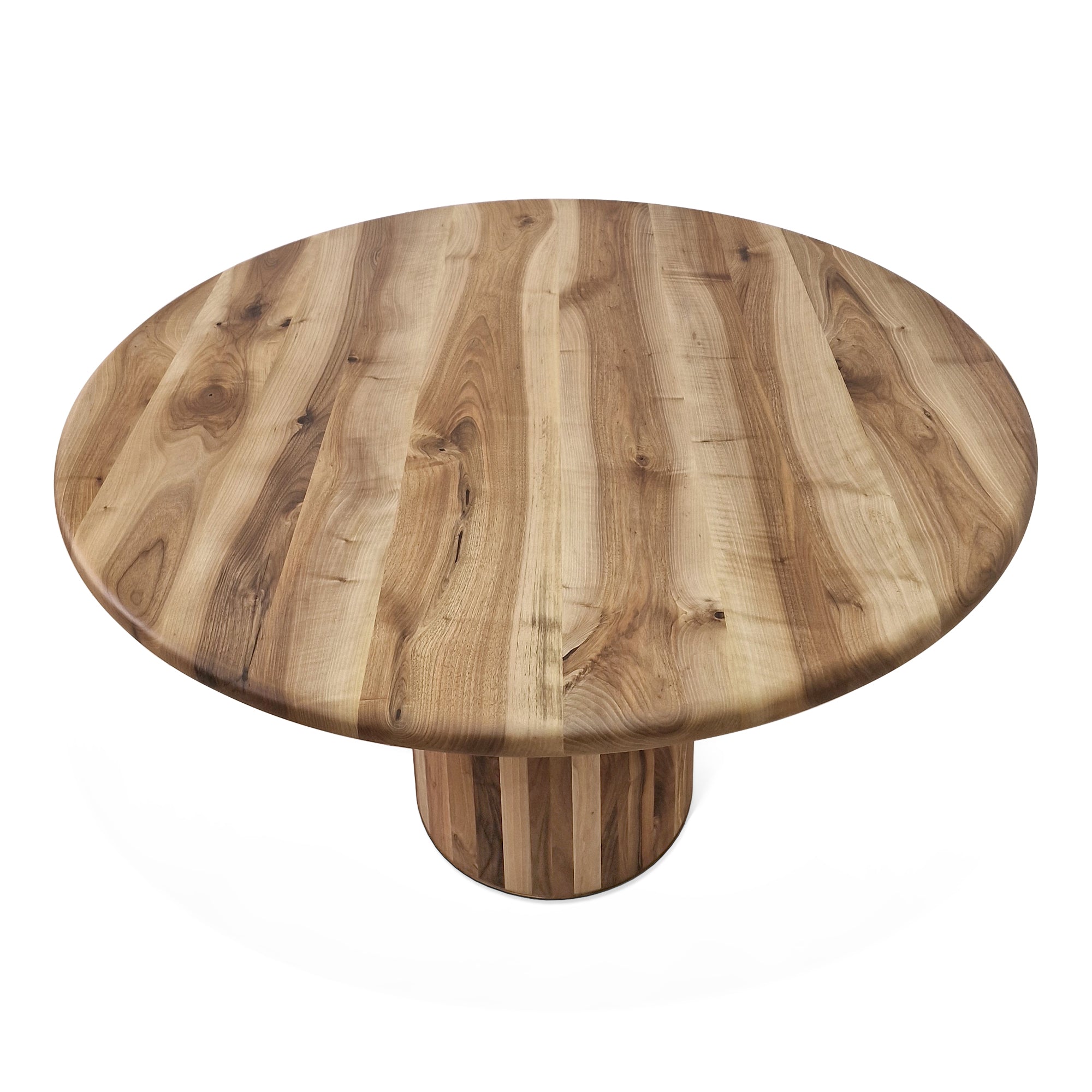 Table à Manger Ronde Extensible en Noyer - Cette luxueuse table à manger ronde – fabriquée à la main avec expertise à partir de noyer massif européen de première qualité – incarne
