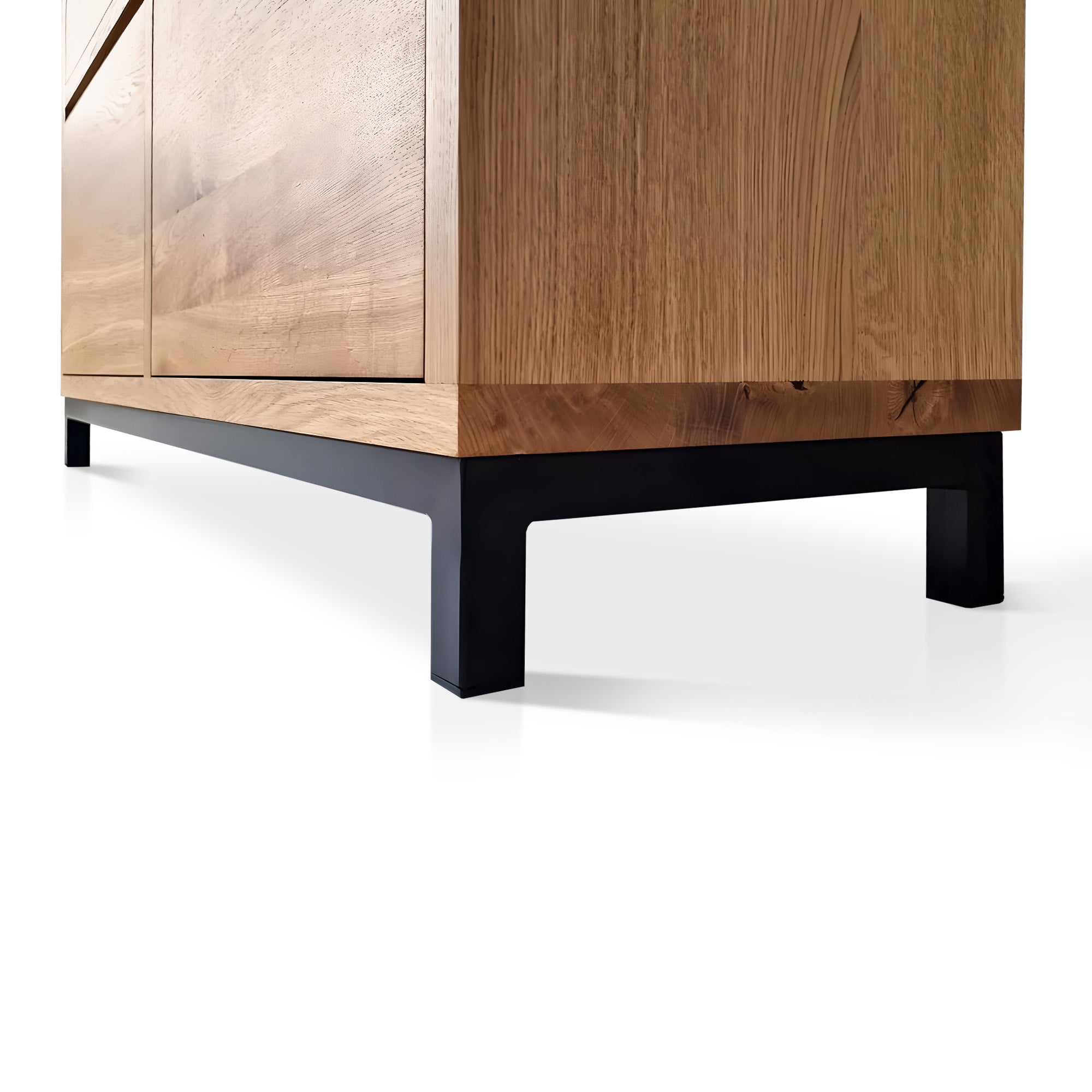 Petit buffet en chêne - Voici le buffet Madelaine - une pièce en chêne massif fabriquée sur mesure et finie à l'huile-cire dure Osmo mate - Conçu pour