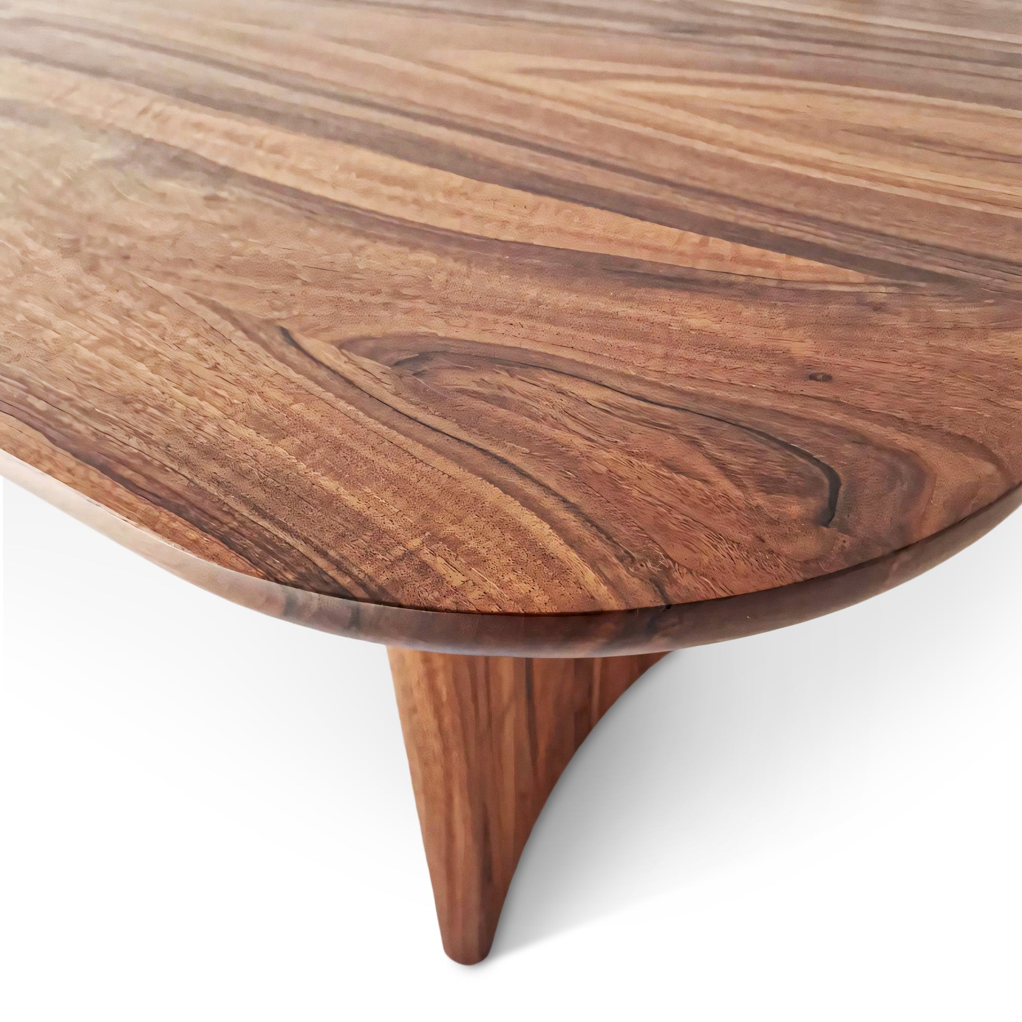 Table à manger en noyer - La table affiche un design unique avec des pieds magnifiquement incurvés sur les côtés - entièrement fabriquée en noyer massif - La