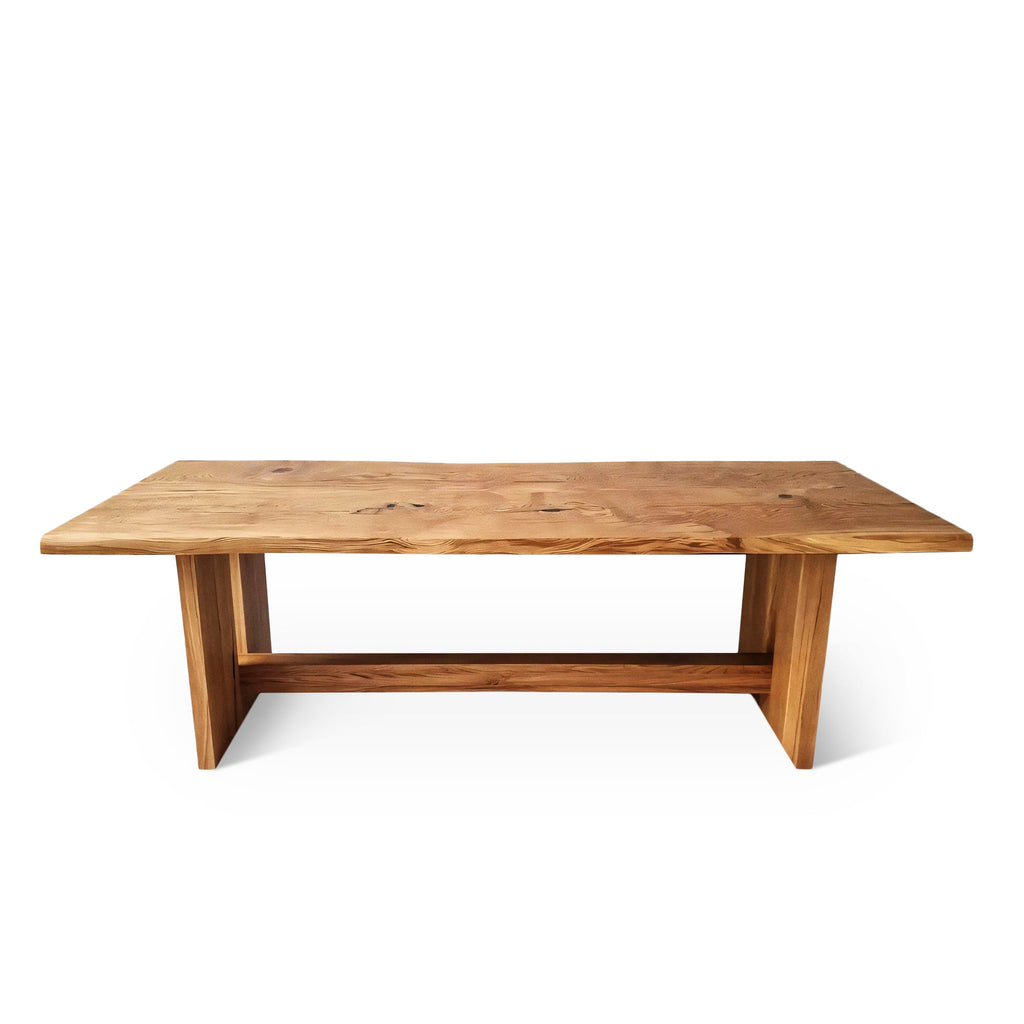 Table à Manger Extensible en Chêne Massif - Voici la table à manger extensible en chêne – fabriquée en bois massif – une pièce qui allie harmonieusement la sérénité