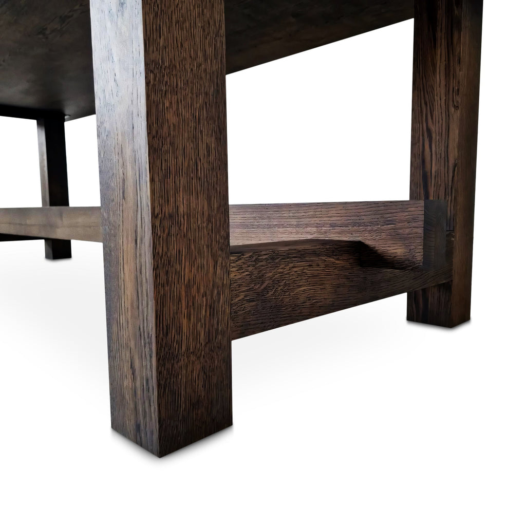 Table à Manger Extensible en Chêne Massif - Voici la table à manger extensible en chêne – fabriquée en bois massif – une pièce qui allie harmonieusement la sérénité