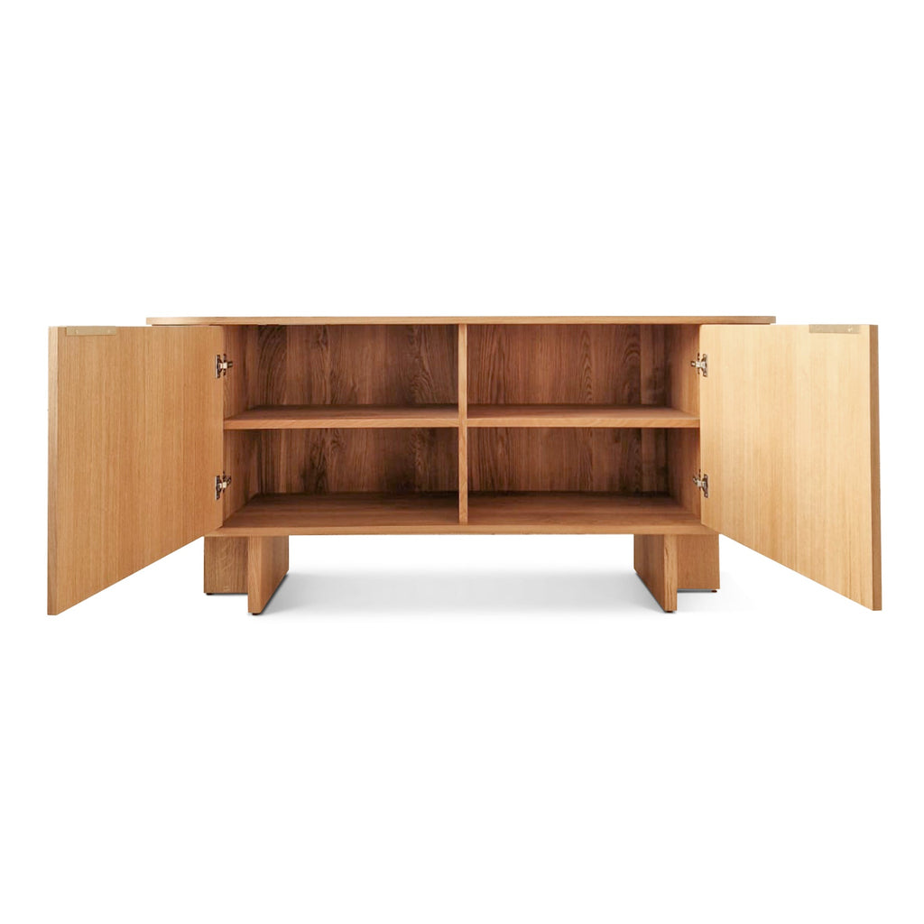 Buffet bas - un buffet bas épuré - fabriqué en noyer massif ou en chêne avec des bords lisses et arrondis en placage de chêne ou entièrement en placage de chêne pour une