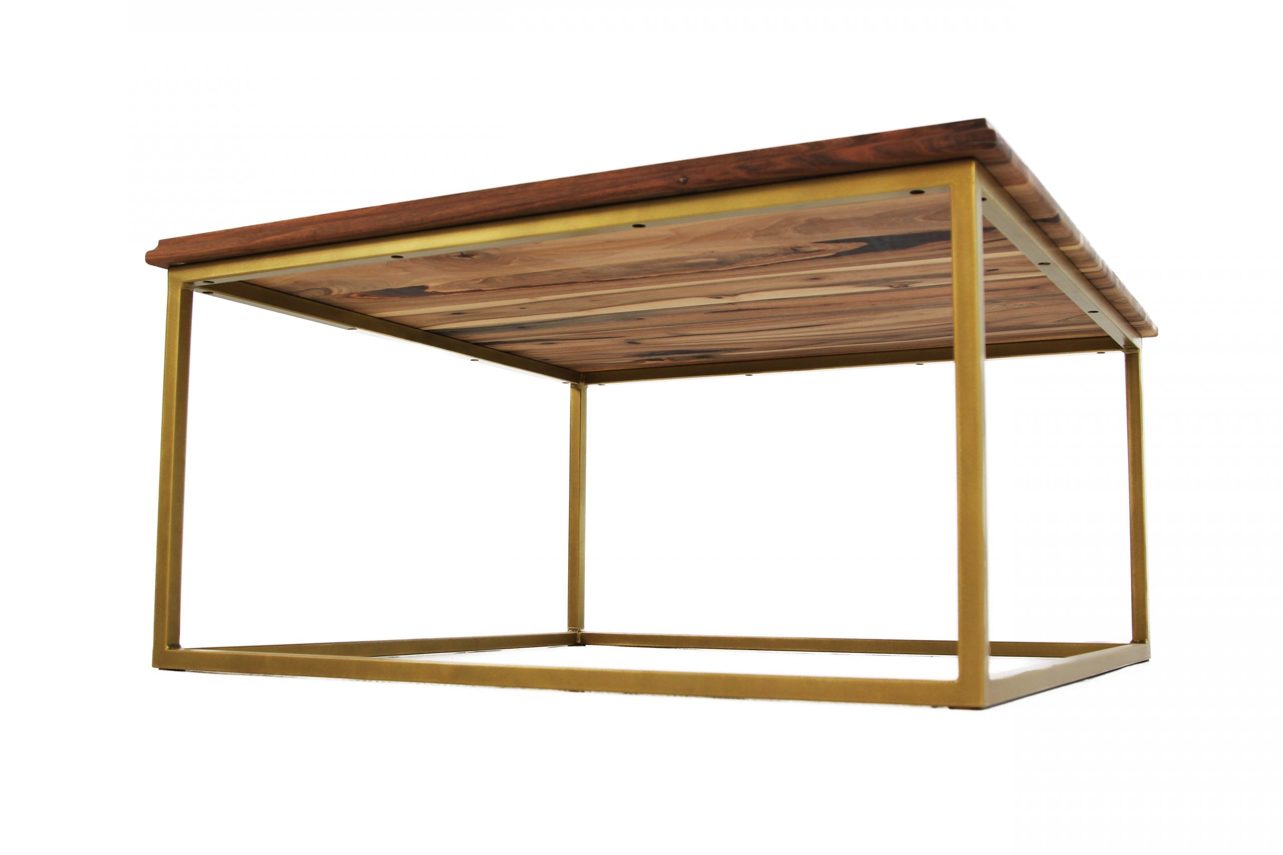 Table basse en noyer - Cette table basse en bois massif allie matériaux nobles et design contemporain - Son plateau en noyer fait sur mesure apporte un aspect naturel