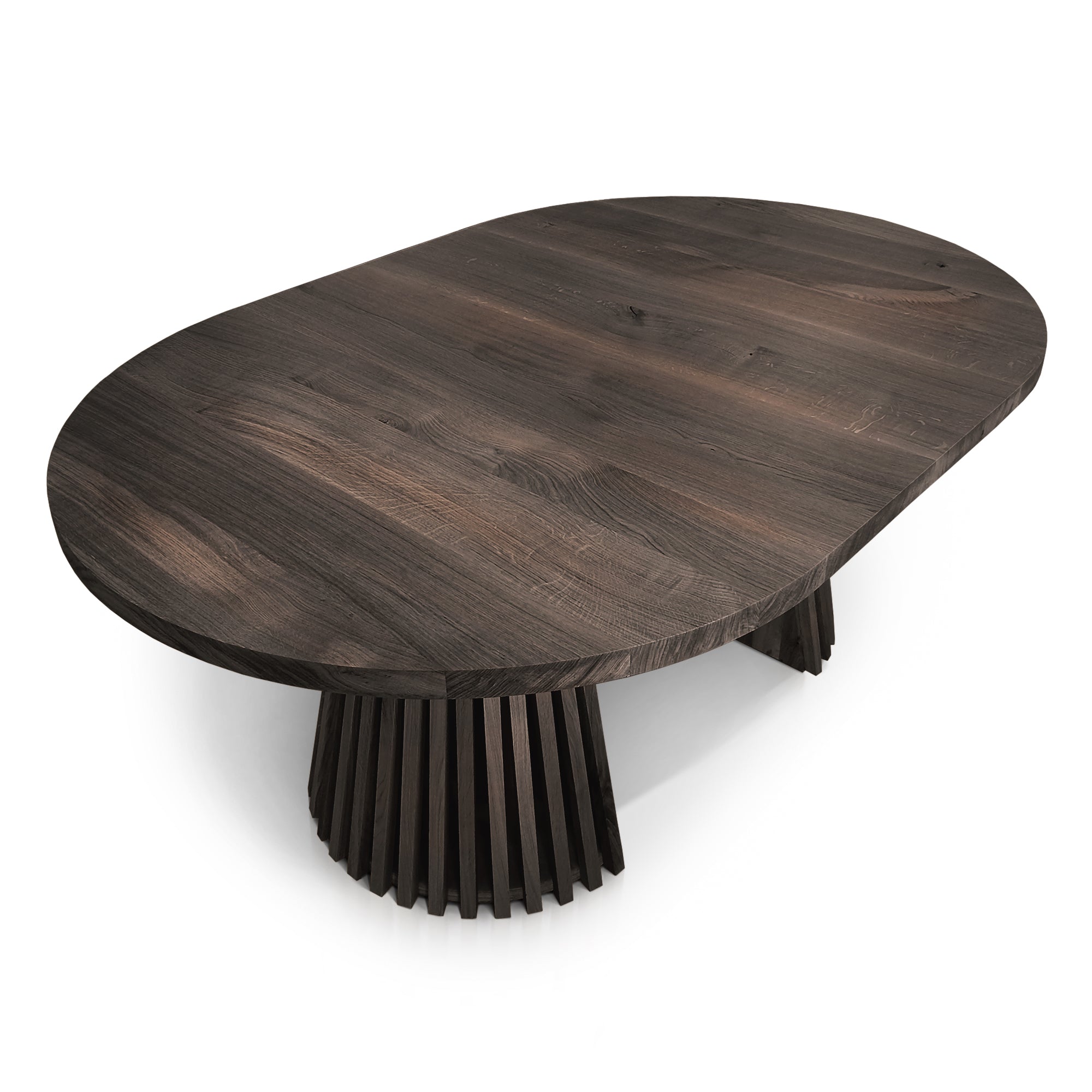Table à manger ronde extensible en chêne fusain – dotée de son pied à facettes distinctif – est un chef-d'œuvre unique et sur mesure qui allie modernité