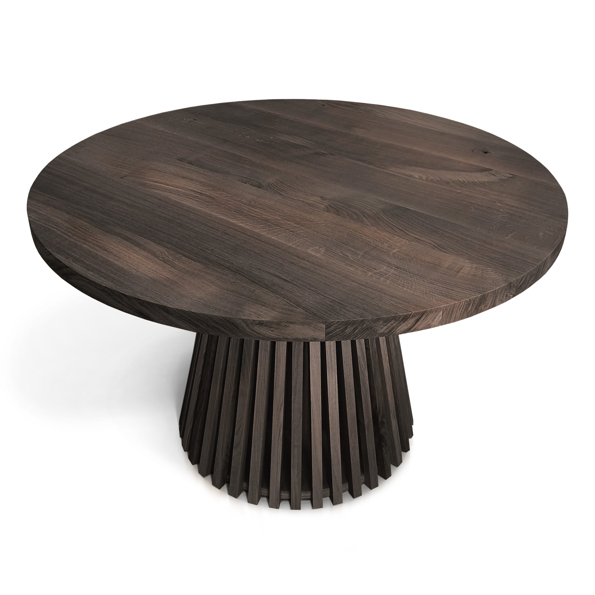 Table à manger ronde extensible en chêne fusain – dotée de son pied à facettes distinctif – est un chef-d'œuvre unique et sur mesure qui allie modernité