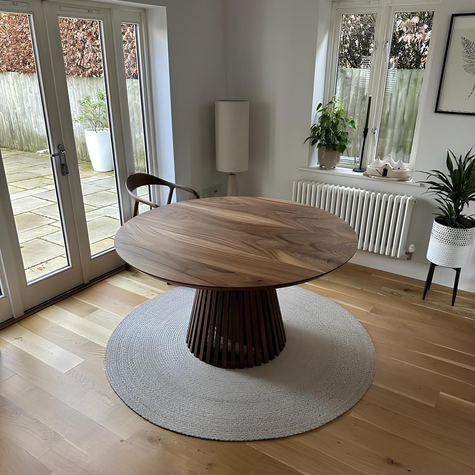 Table à manger ronde extensible en noyer – Découvrez notre table à manger ronde extensible en noyer fabriquée à la main avec pieds en tube – un ajout magnifique à toute