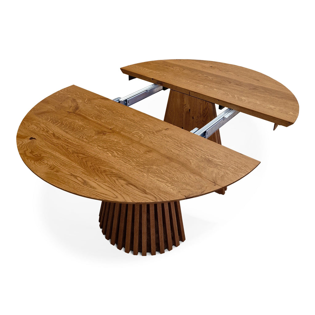 Table à Manger Ronde Extensible en Chêne Foncé - Découvrez notre table à manger ronde fabriquée à la main en chêne avec piètement en métal tubulaire - un ajout superbe à tout intérieur