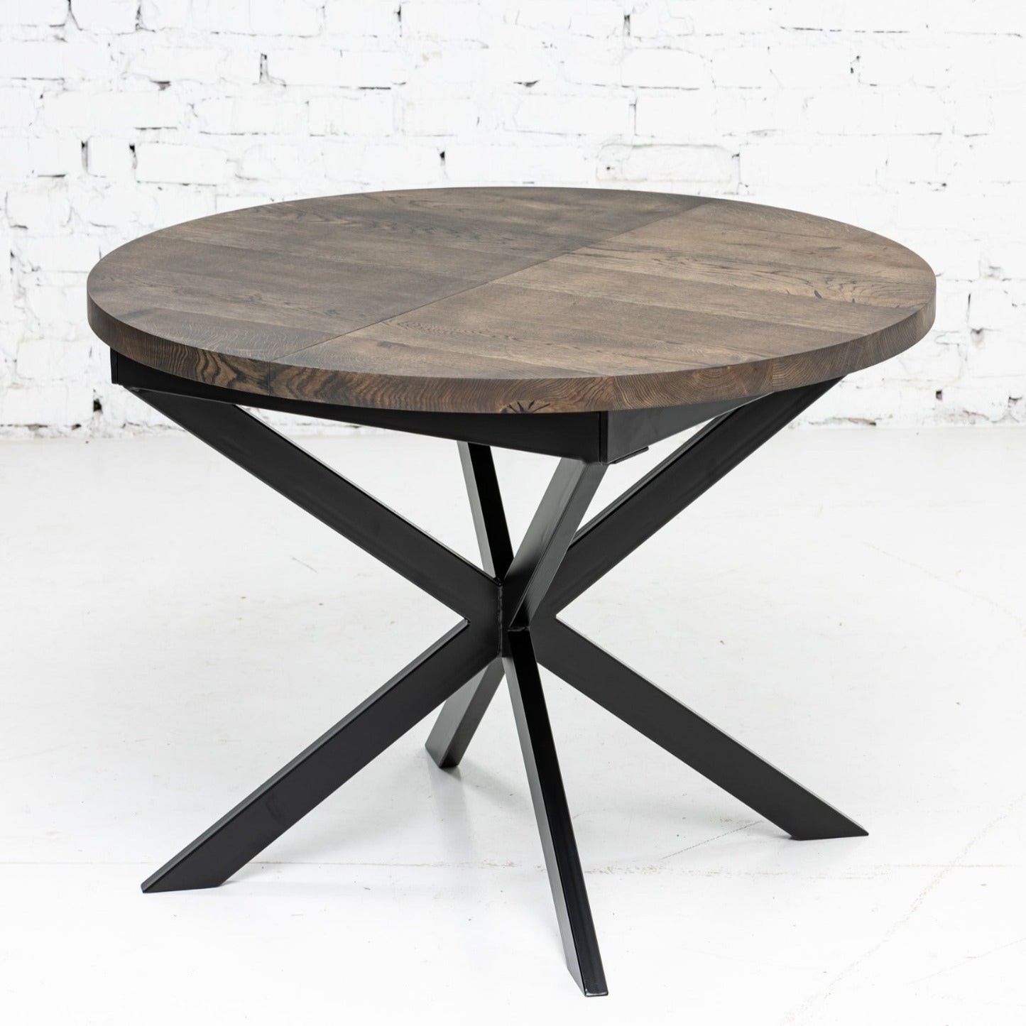 Table à manger ronde extensible en chêne foncé - Voici notre table à manger ronde en chêne massif fabriquée à la main - un ajout magnifique à tout intérieur - Fabriquée à partir de