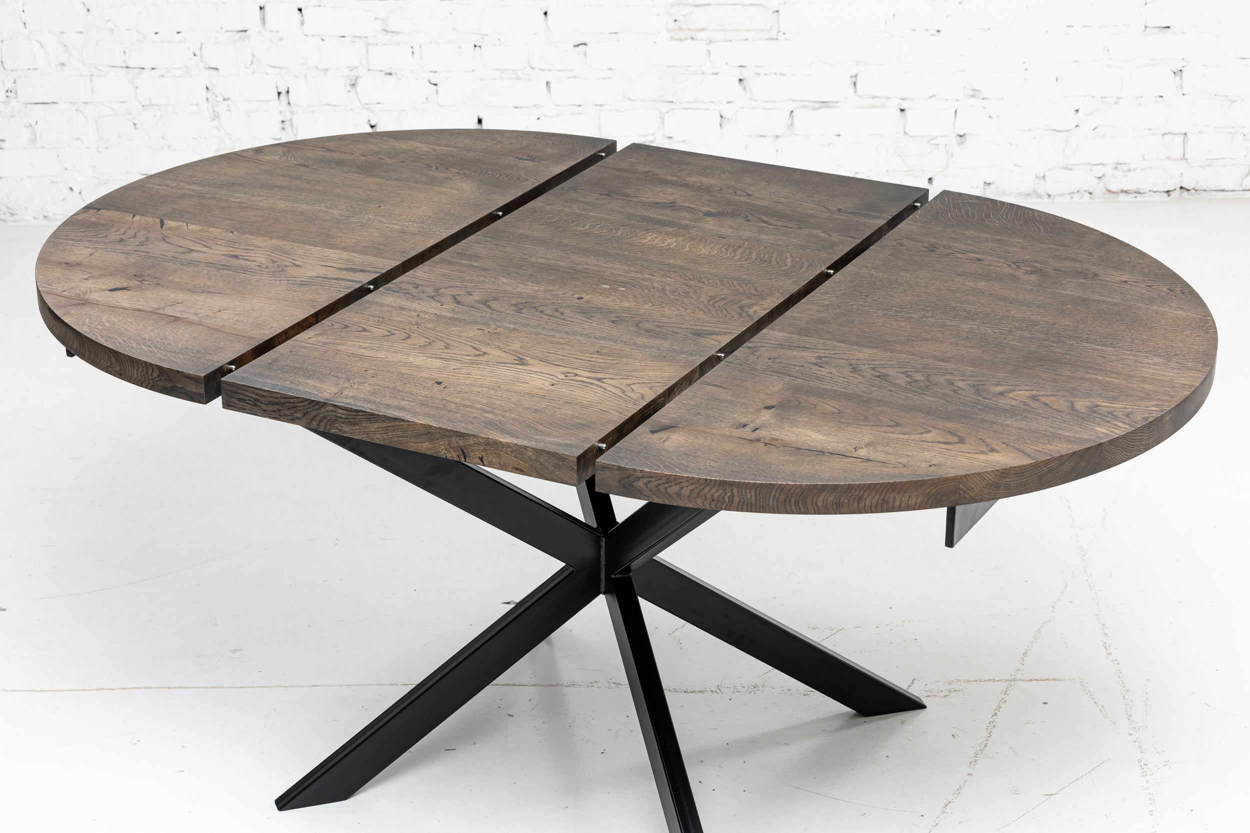 Table à manger ronde extensible en chêne foncé - Voici notre table à manger ronde en chêne massif fabriquée à la main - un ajout magnifique à tout intérieur - Fabriquée à partir de
