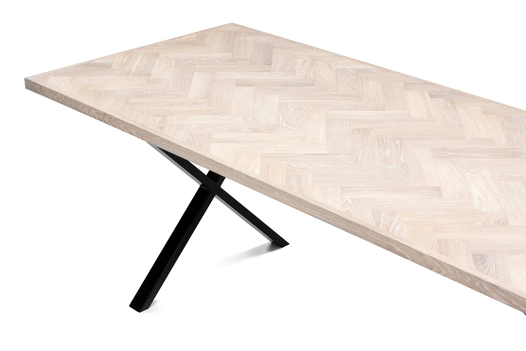 Table à manger extensible en chevrons de coton - Table à manger en chevrons composée de lattes de chêne massif de 15 mm assemblées avec des lattes de chêne de 20 mm sur du bouleau de 25 mm