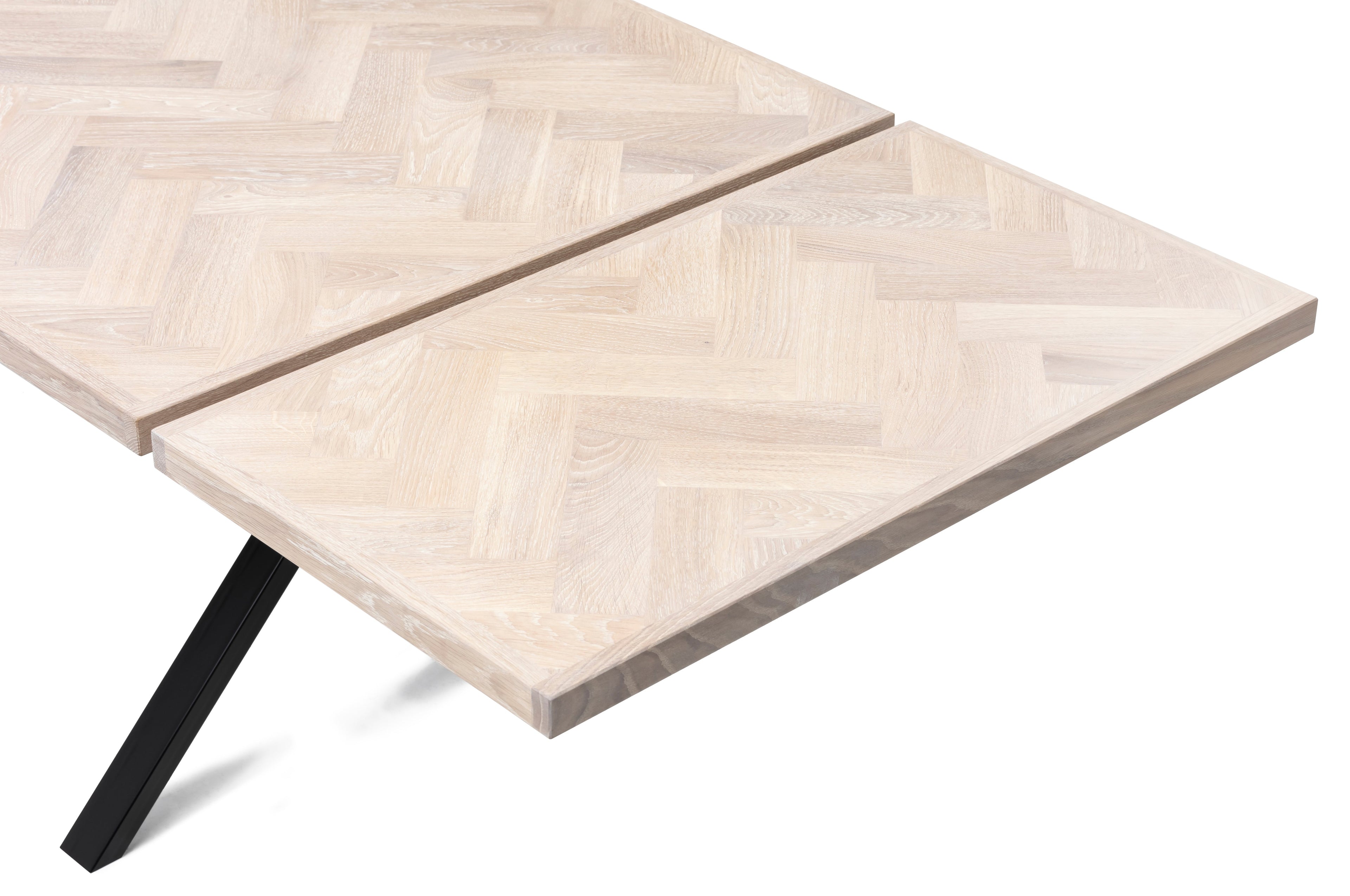 Table à manger extensible en chevrons de coton - Table à manger en chevrons composée de lattes de chêne massif de 15 mm assemblées avec des lattes de chêne de 20 mm sur du bouleau de 25 mm