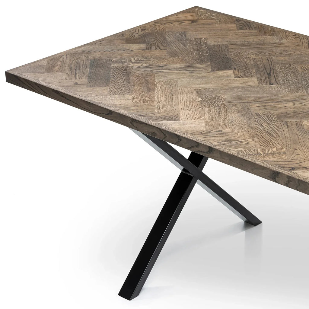 Table à manger extensible en chevrons couleur anthracite - Table à manger extensible en chevrons, fabriquée avec des lattes en bois massif de 15 mm assemblées avec des lattes en chêne de 20 mm sur